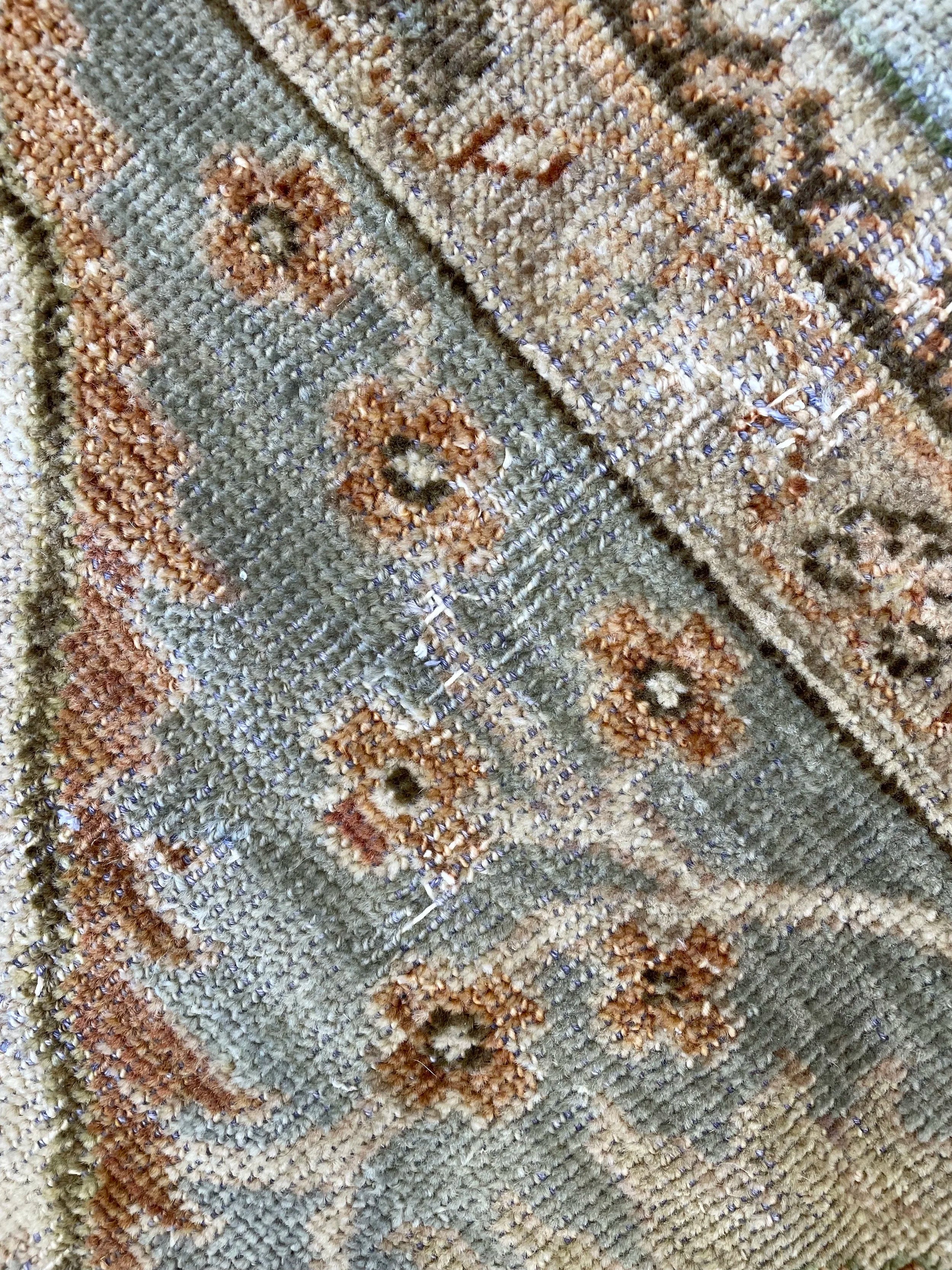 Vintage Indo Heriz Wool Rug (9'8" x 13'6")