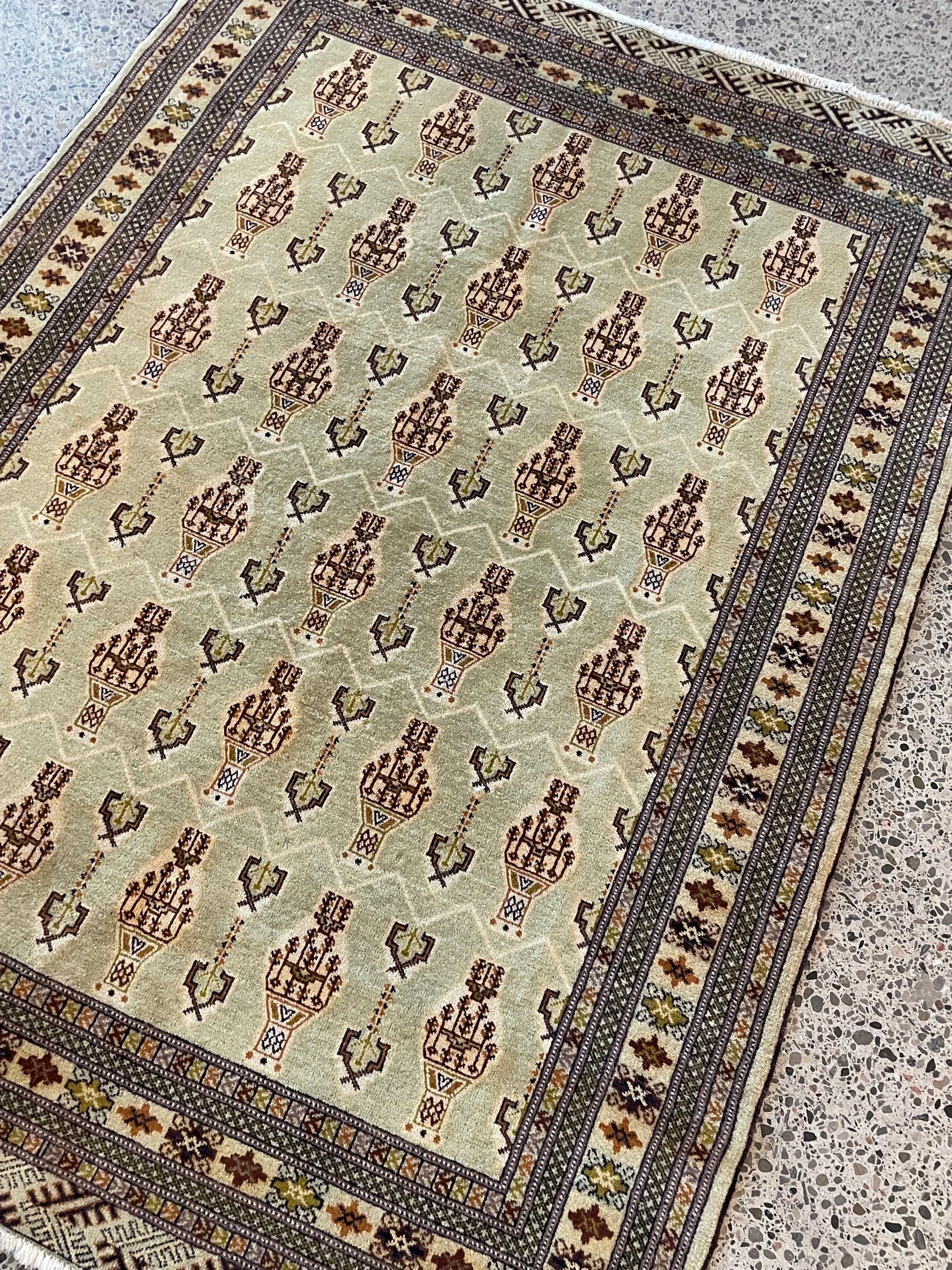 Fine Turkoman Wool Rug (4'3" x 5'8")