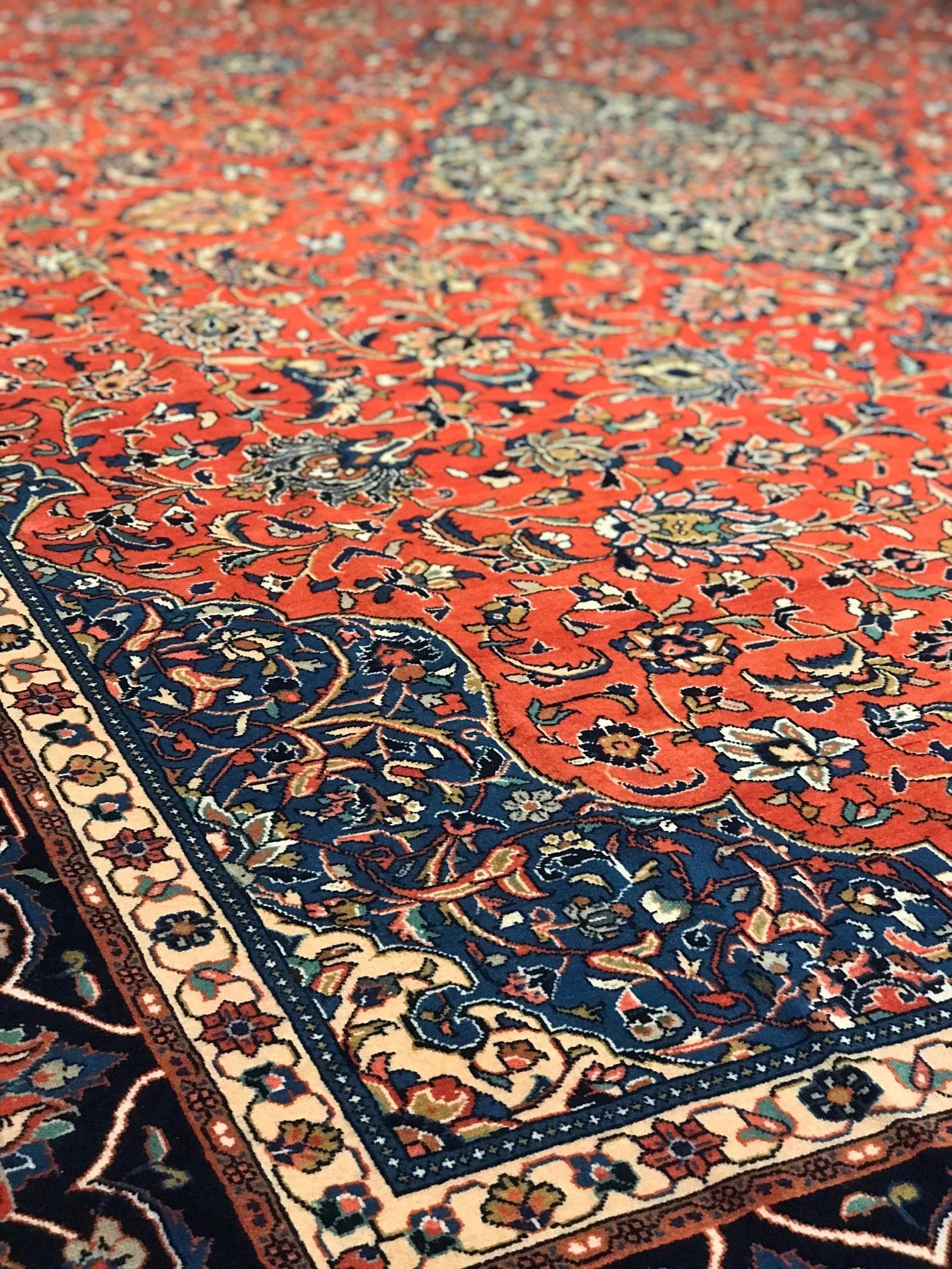 Sarough Wool Rug (9'11" x 12'11")