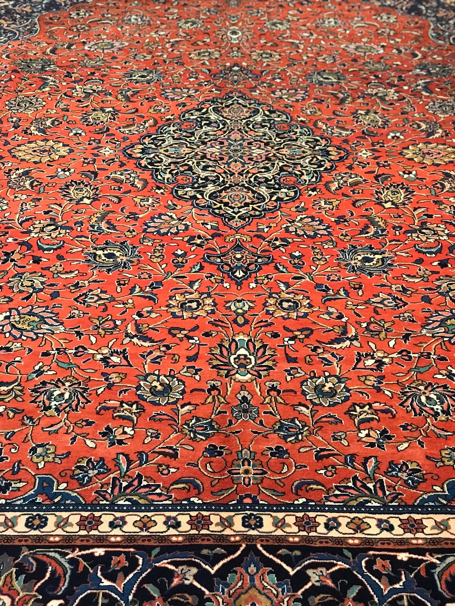 Sarough Wool Rug (9'11" x 12'11")