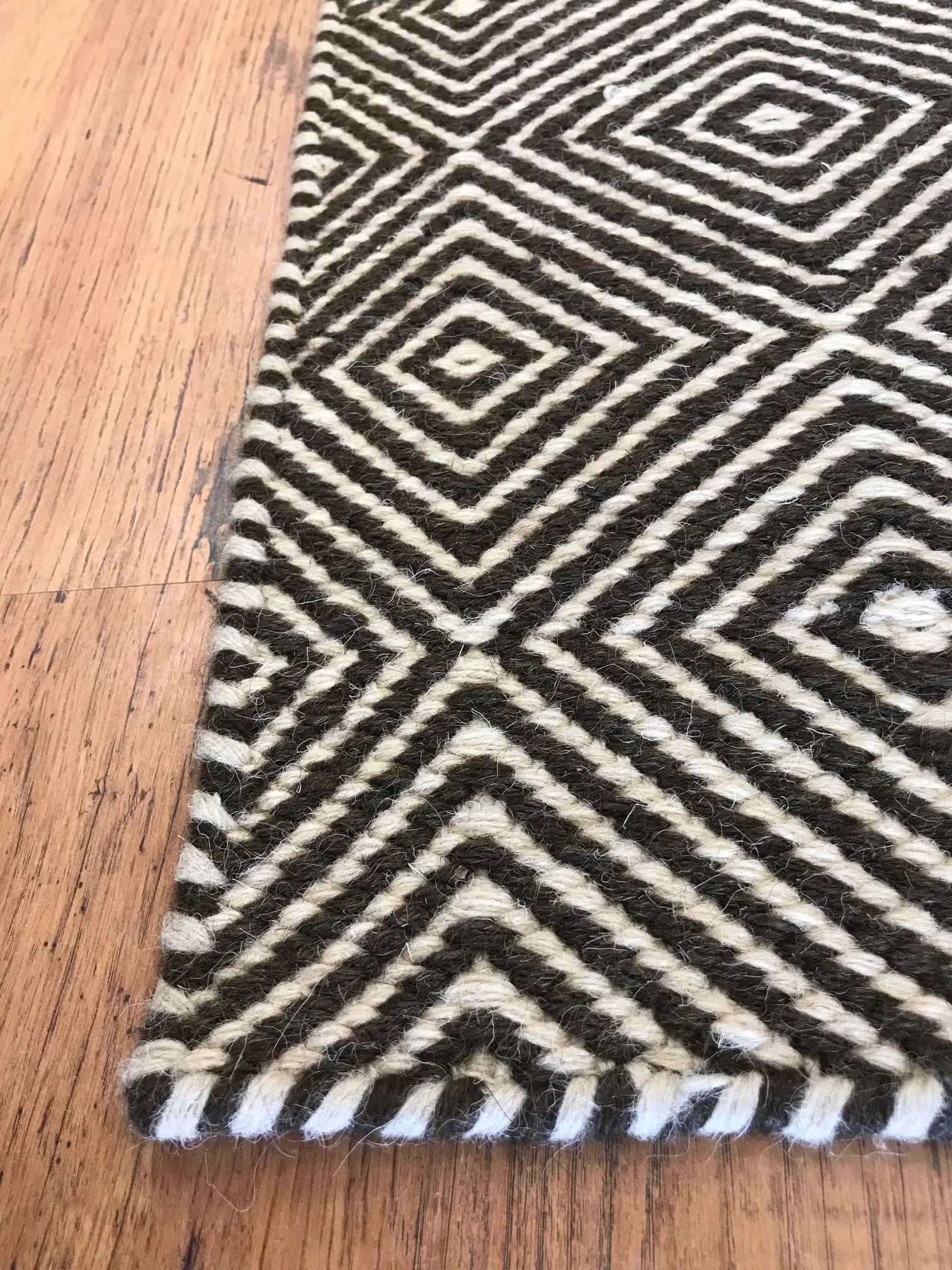 Contemporary Wool Rug (8'0" x 10'0")