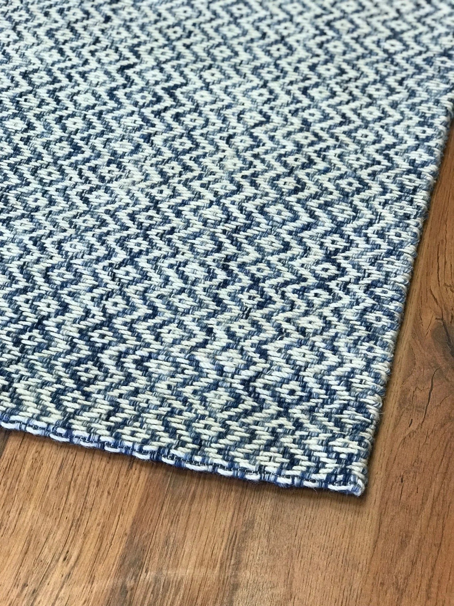 Contemporary Wool Rug (5'0" x 8'0")