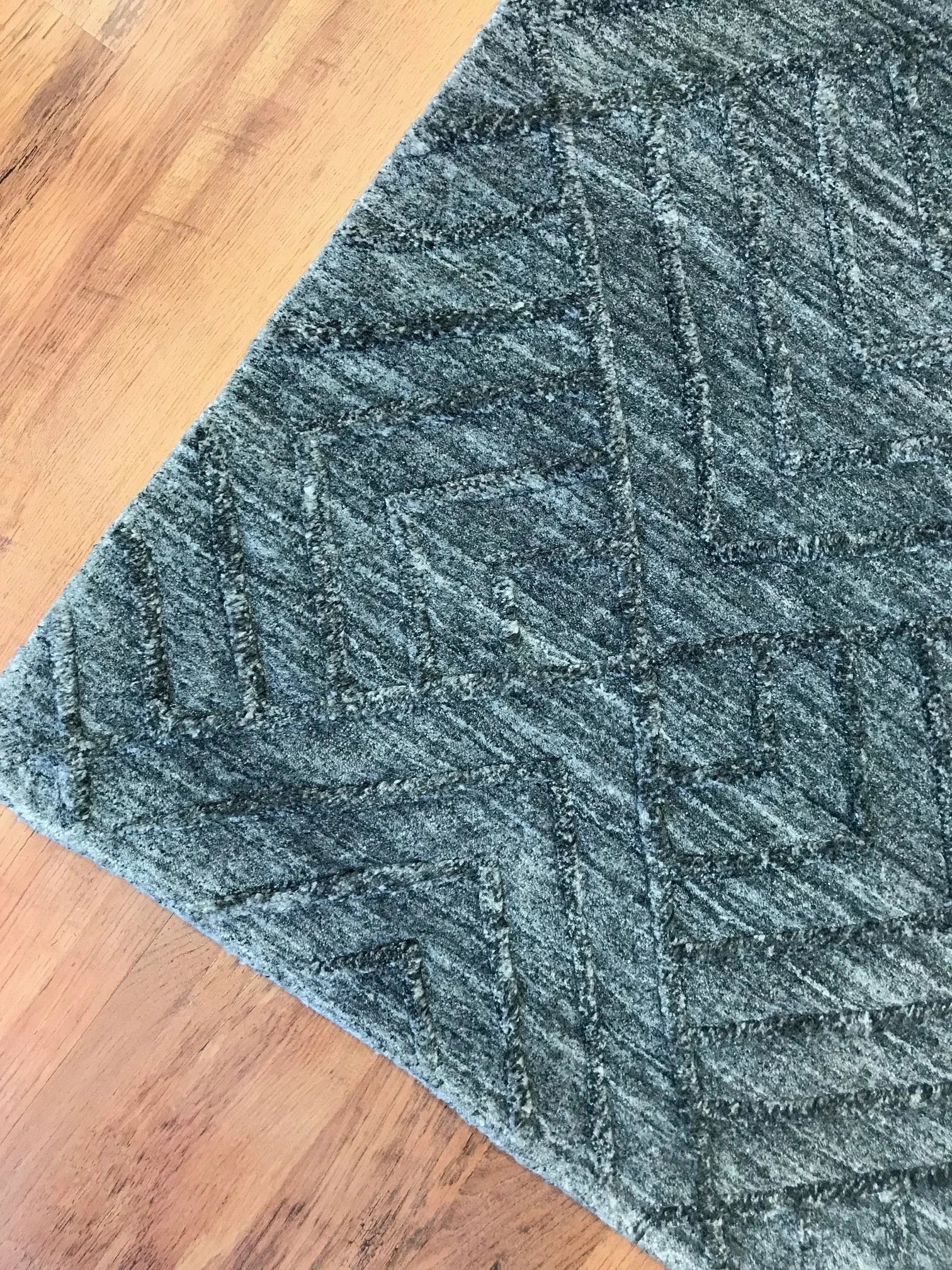 Urban Collection Modern Rug (5'0" x 7'10")