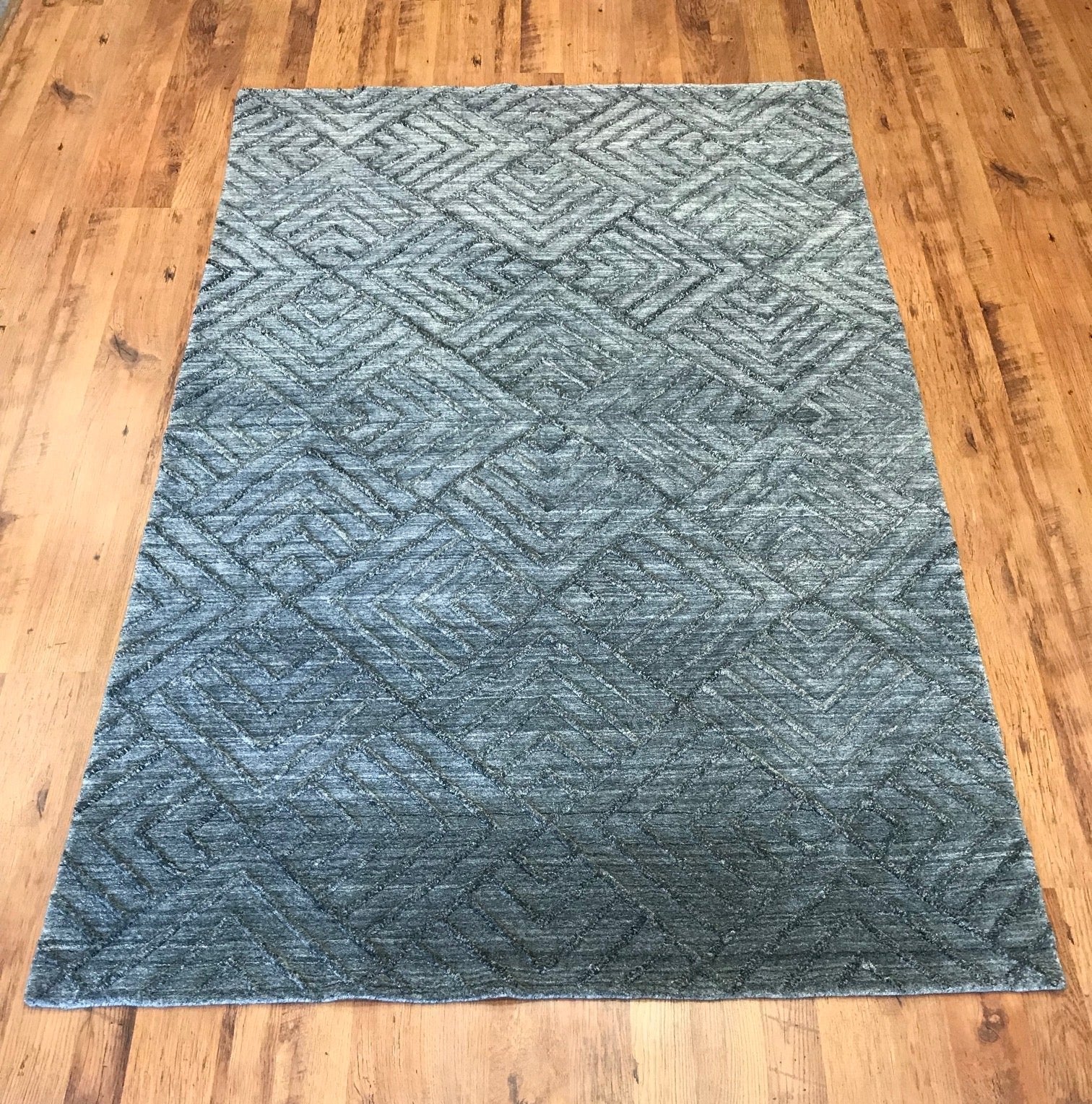 Urban Collection Modern Rug (5'0" x 7'10")