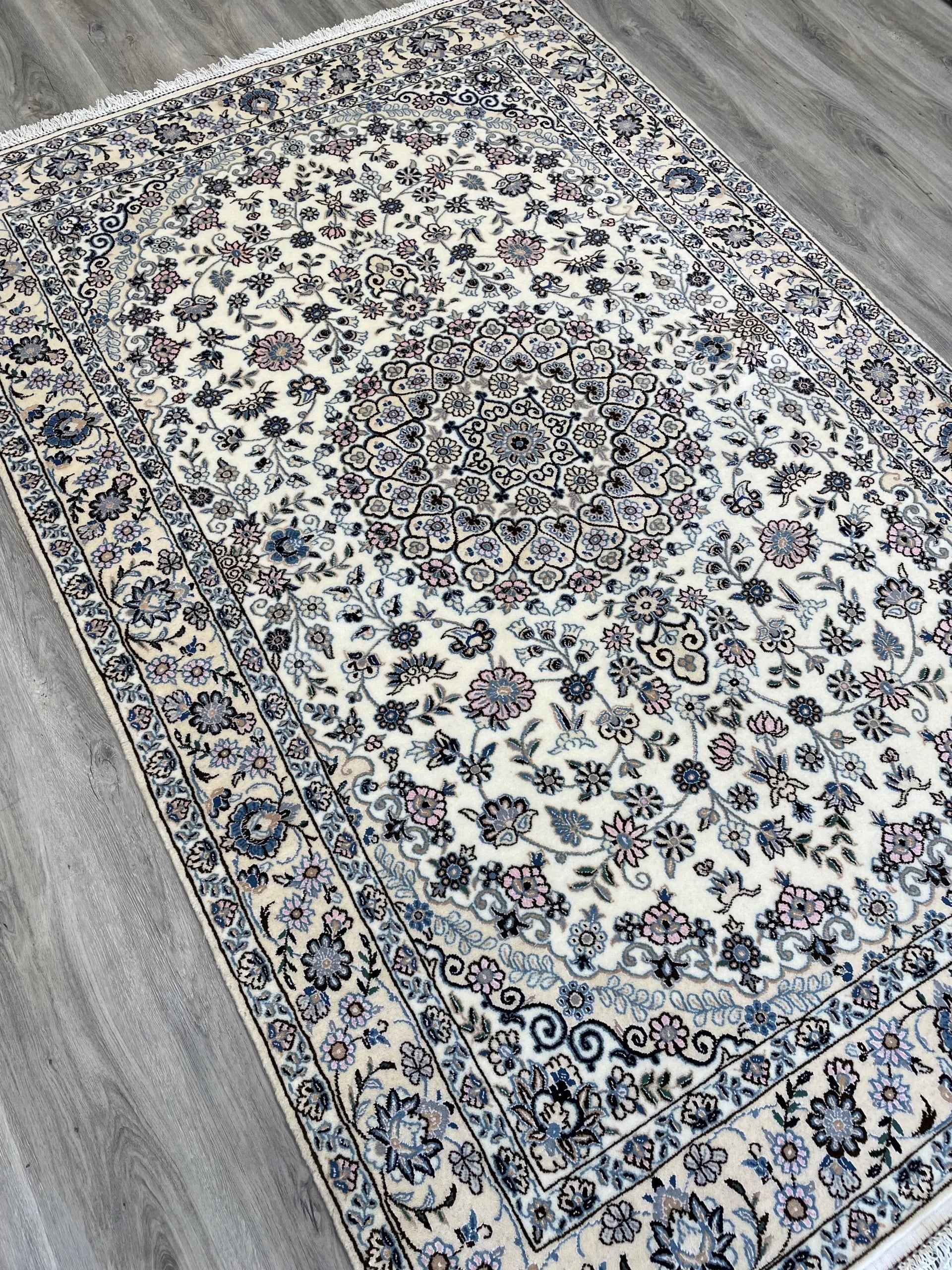 Naeen Wool & Silk Rug (4'6" x 6'11")
