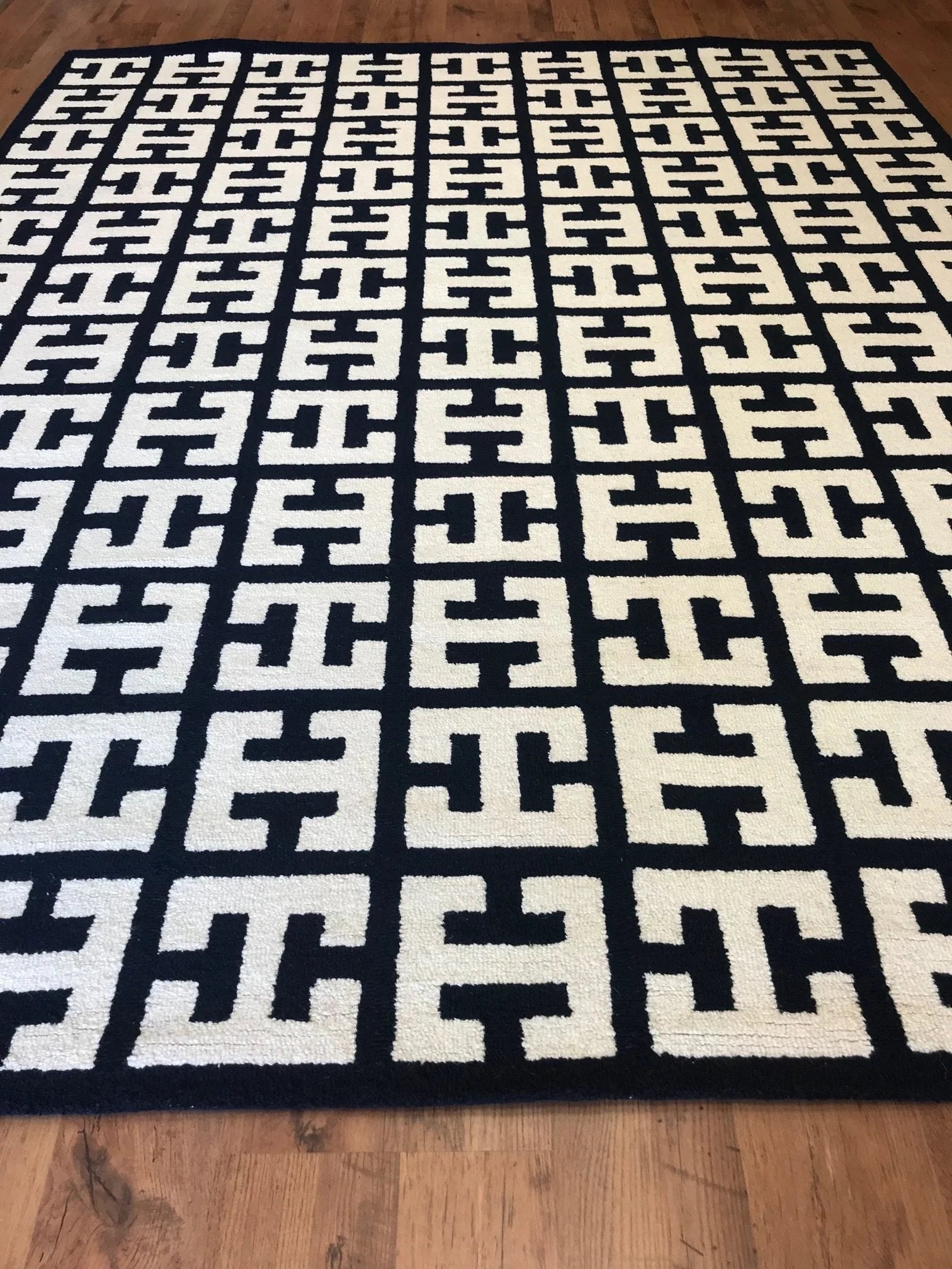 Gracie Contemporary Wool Rug (8'0" x 10'0")