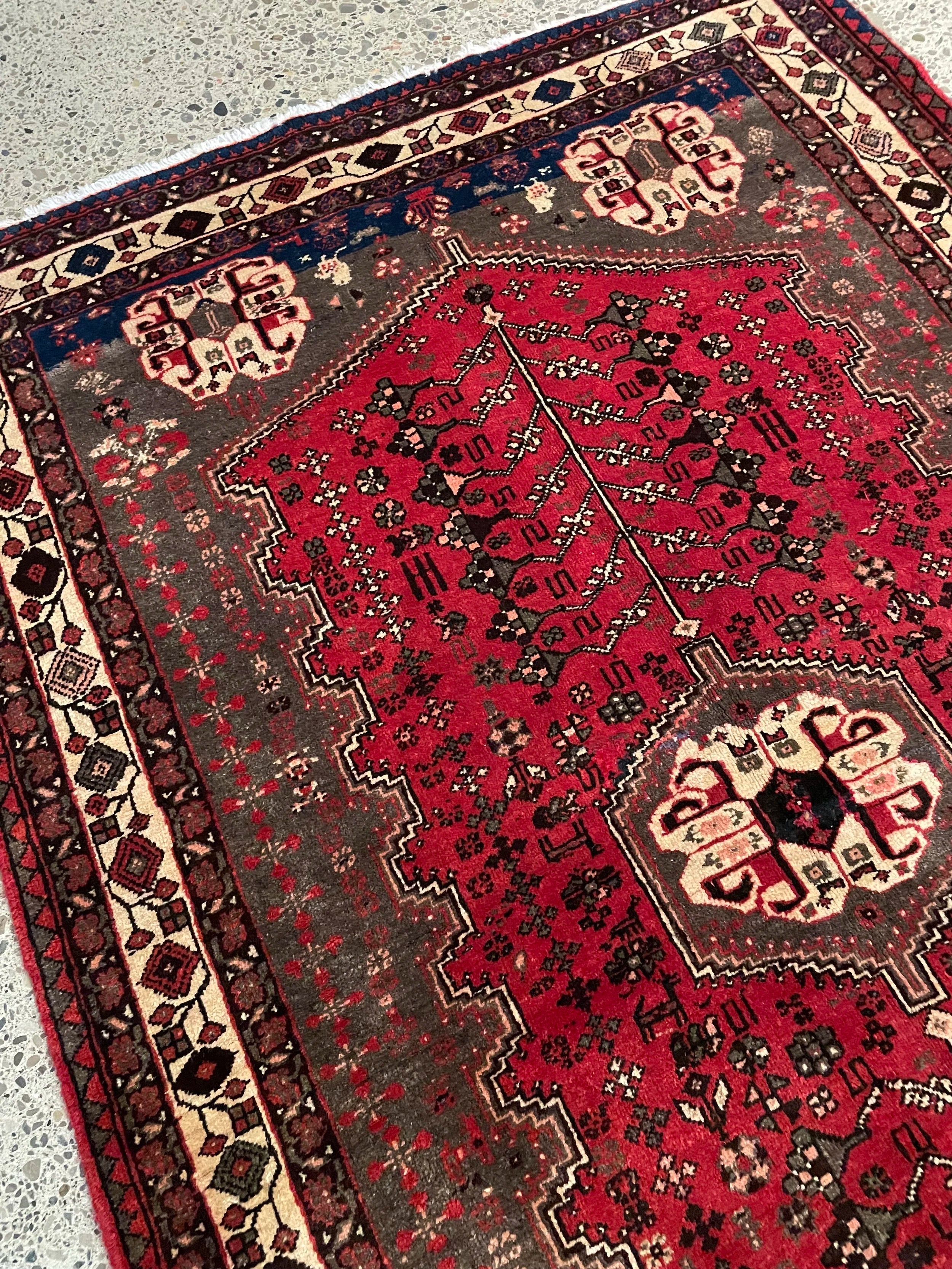 Abadeh Vintage Wool Rug (3'6" x 5'2")