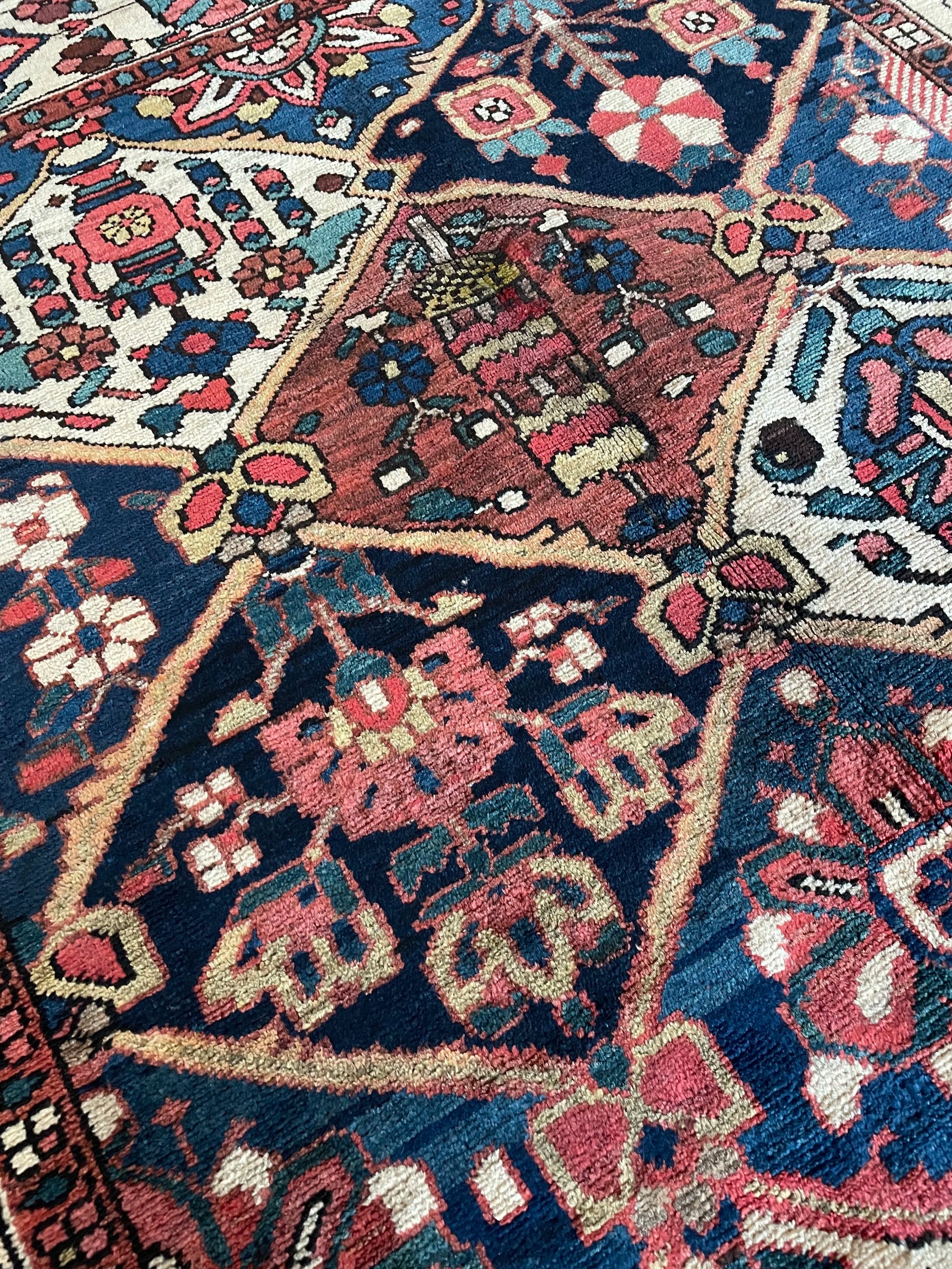 Bakhtiari Semi-Antique Wool Rug (4'9" x 6'7")