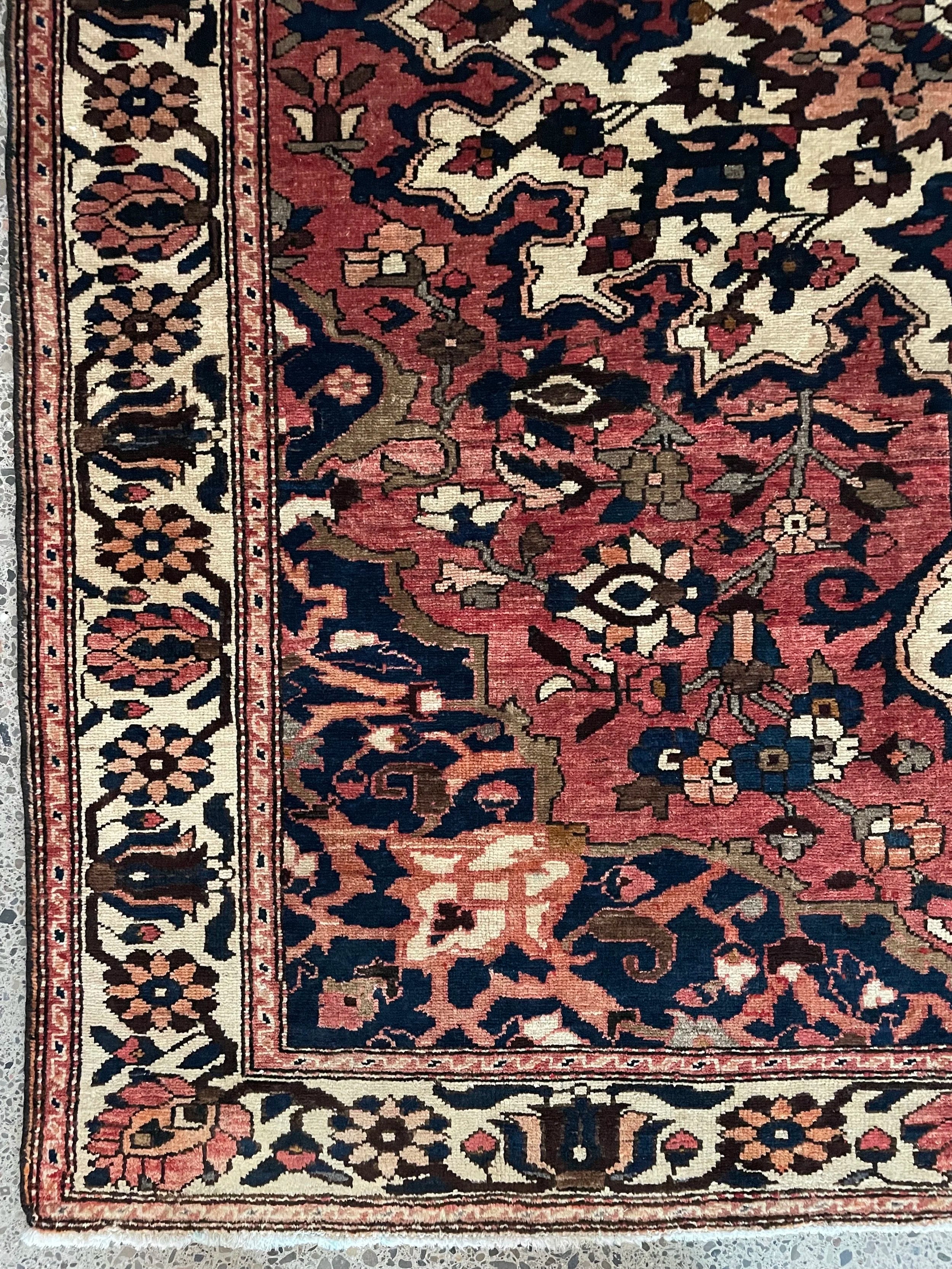Bakhtiari Semi-Antique Wool Rug (5'4" x 6'8")
