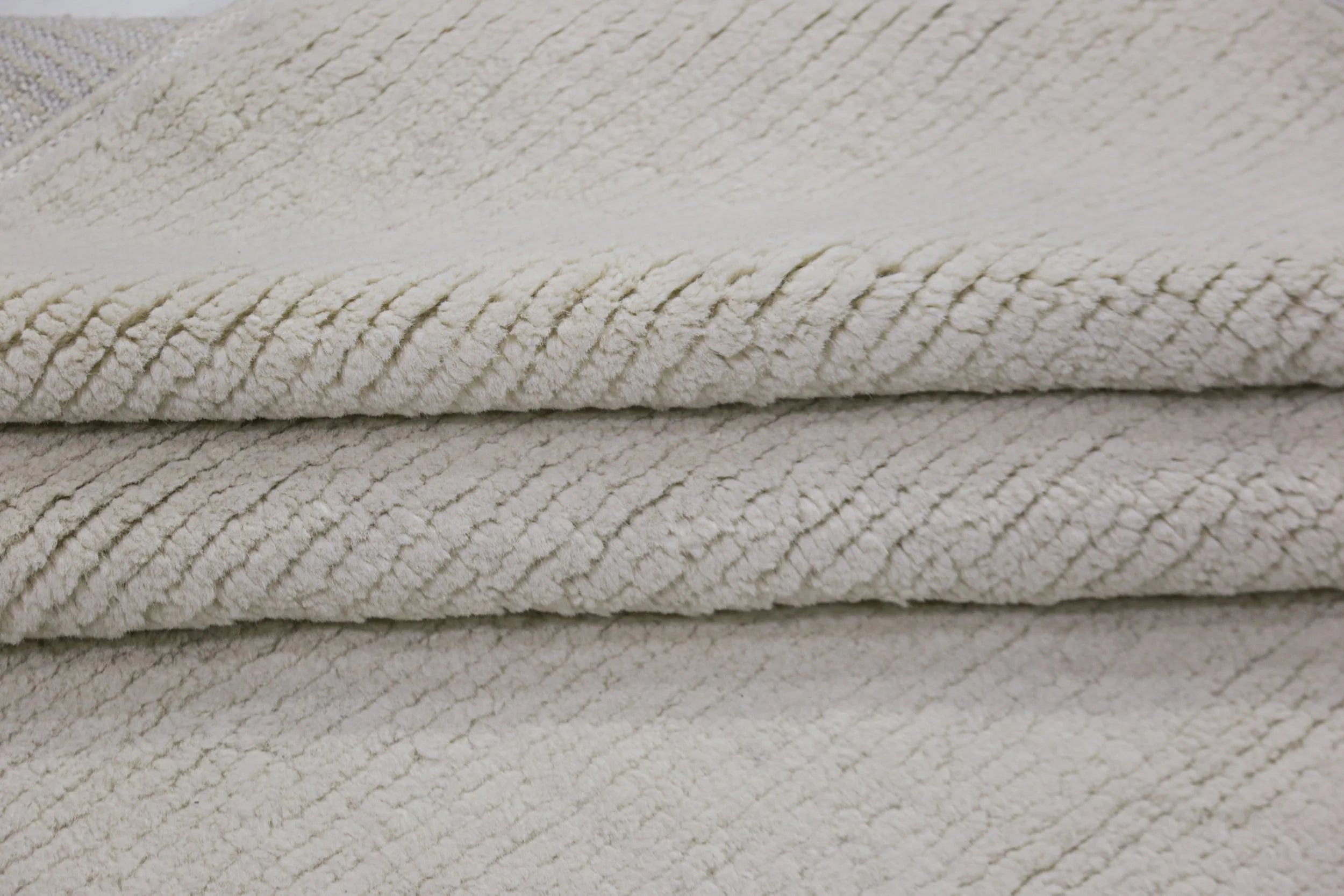 Nomad Collection Neutral Wool Rug (5’0” x 7’4”)