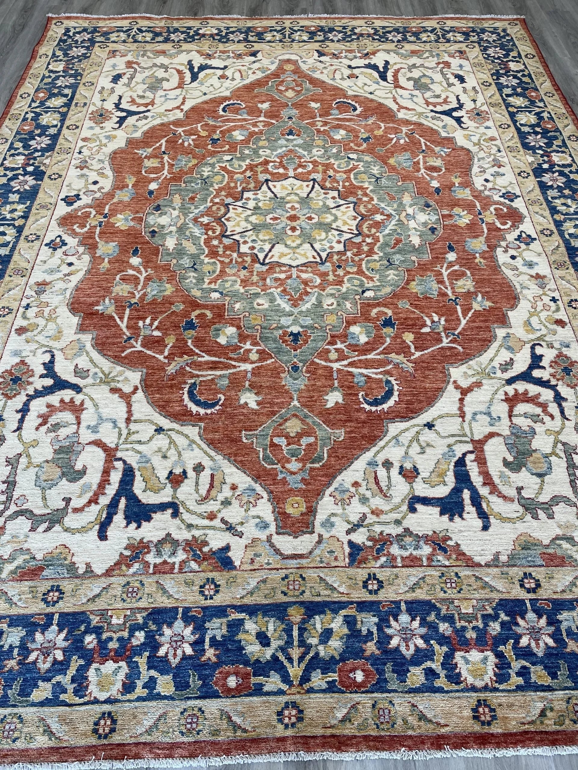 Contemporary Heriz Wool Rug (8'1" x 10'9")