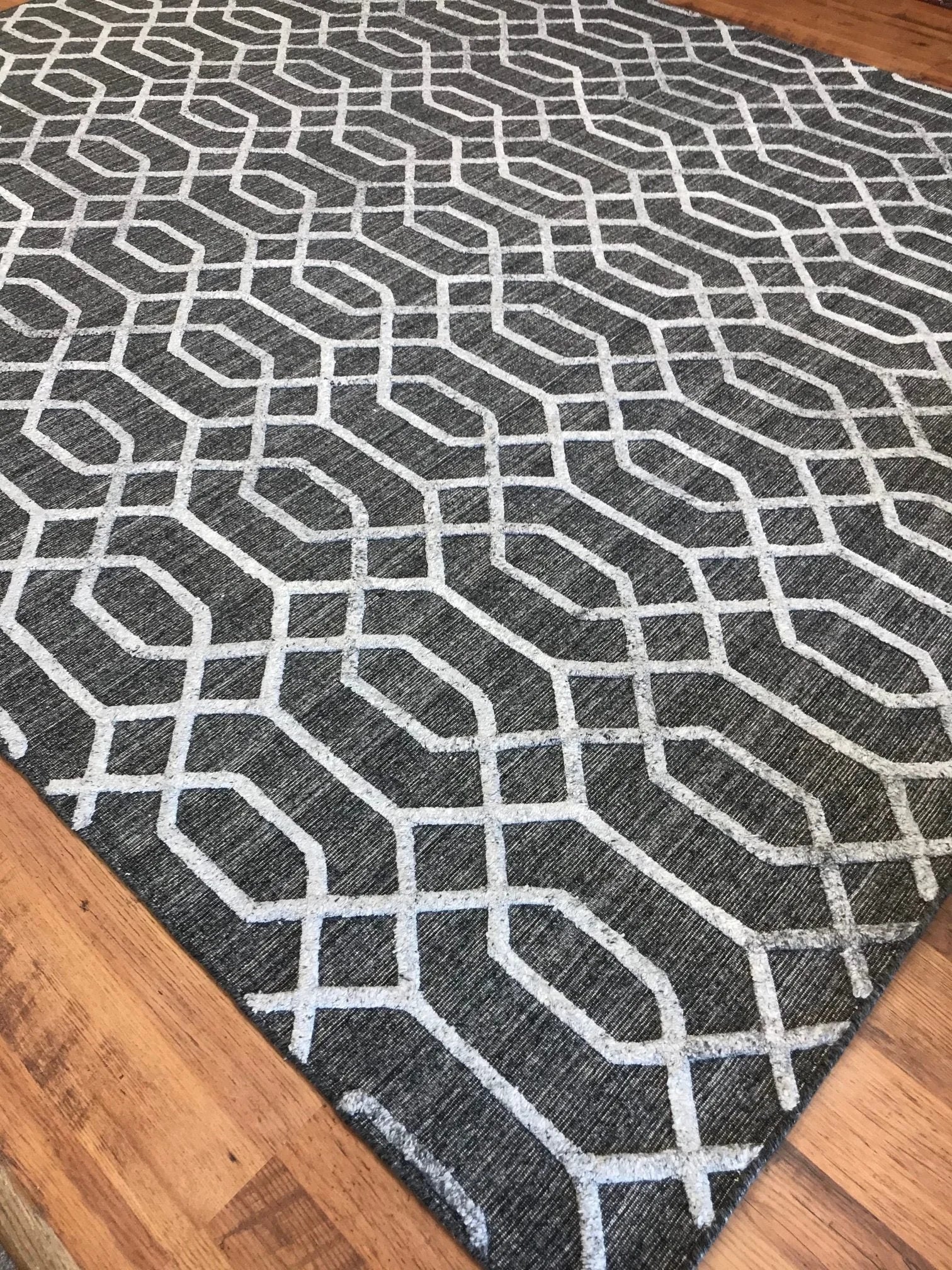 Village Collection Modern Rug (8'1" x 9'10")