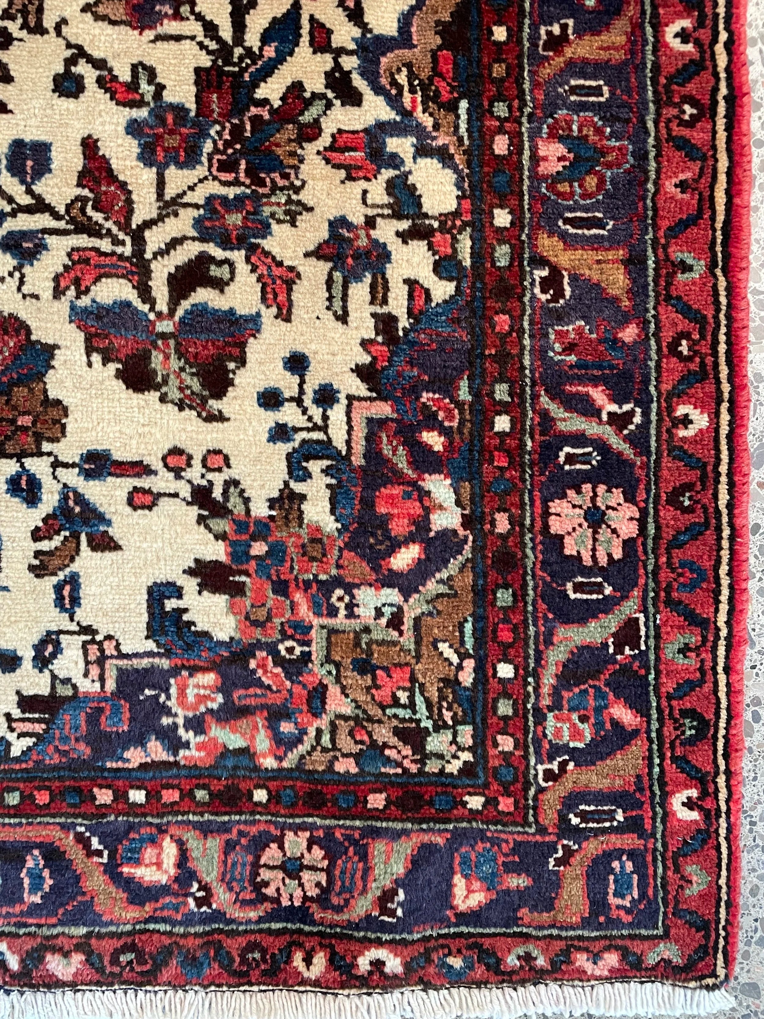 Hamedan Wool Rug (3'6" x 6'8")