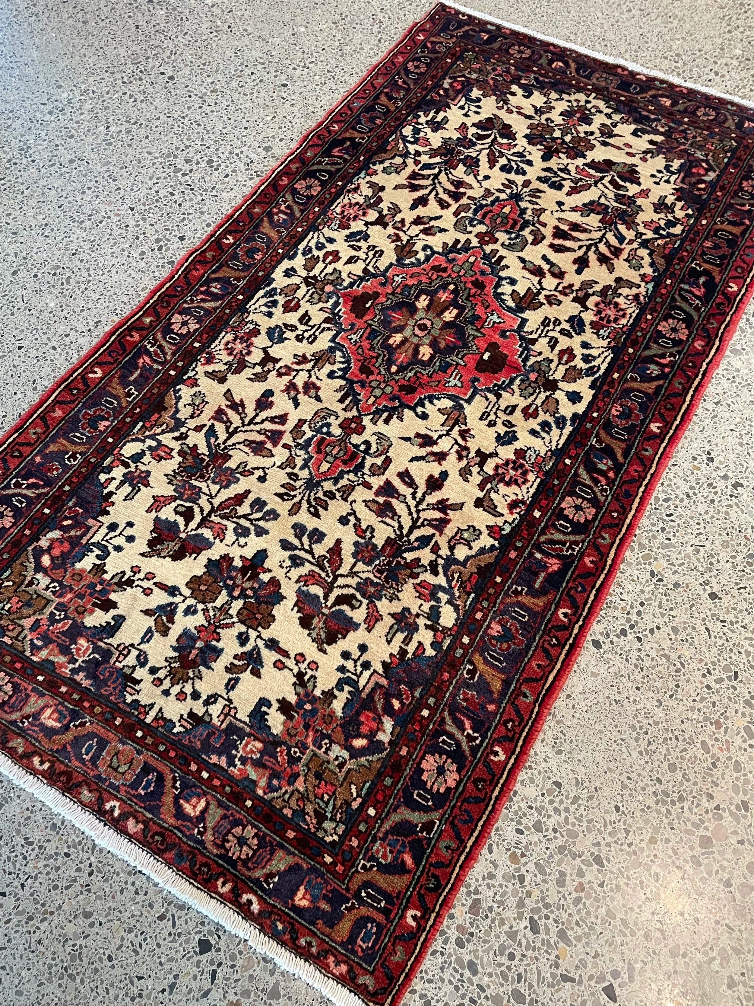 Hamedan Wool Rug (3'6" x 6'8")