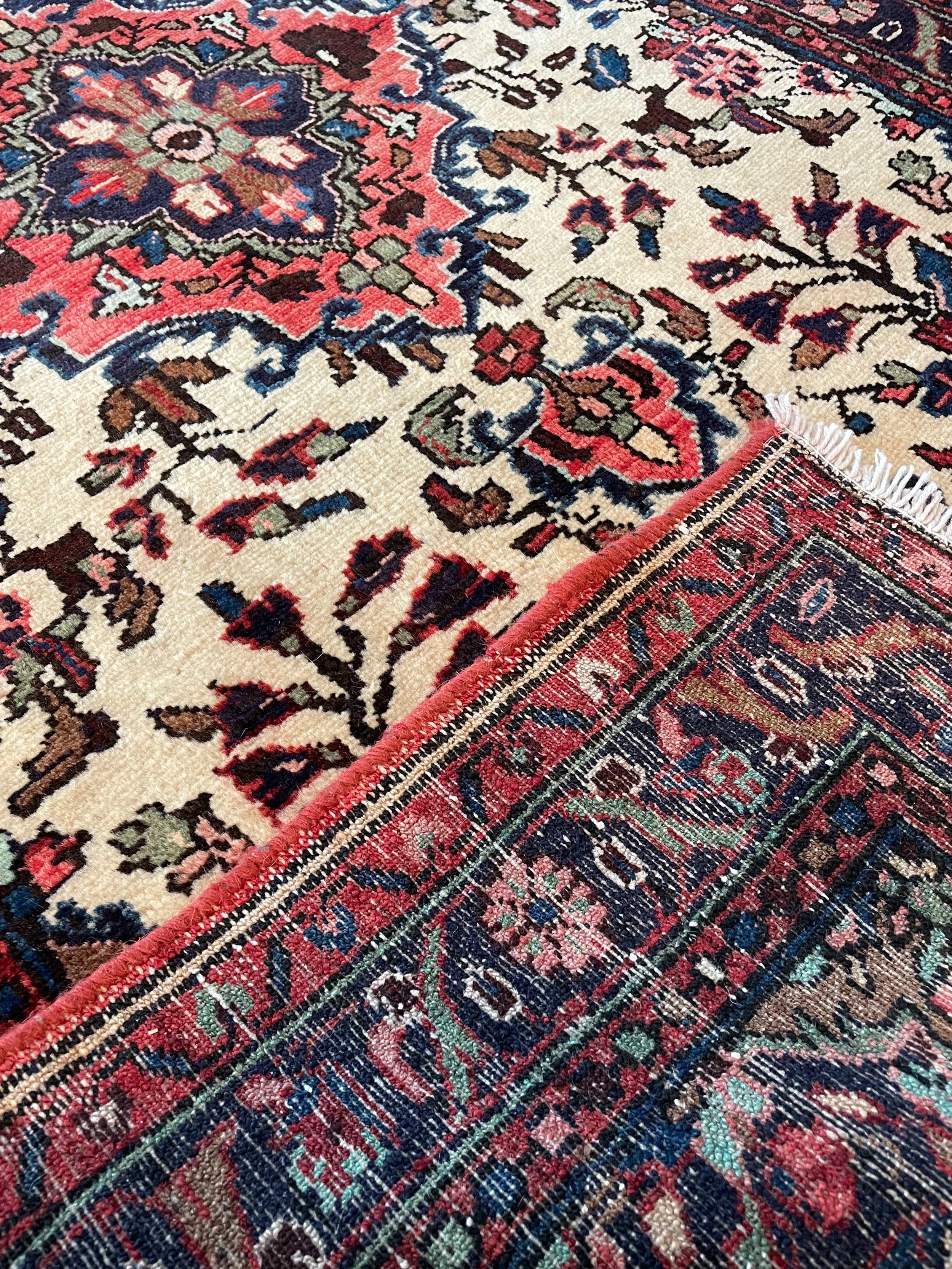 Hamedan Wool Rug (3'6" x 6'8")