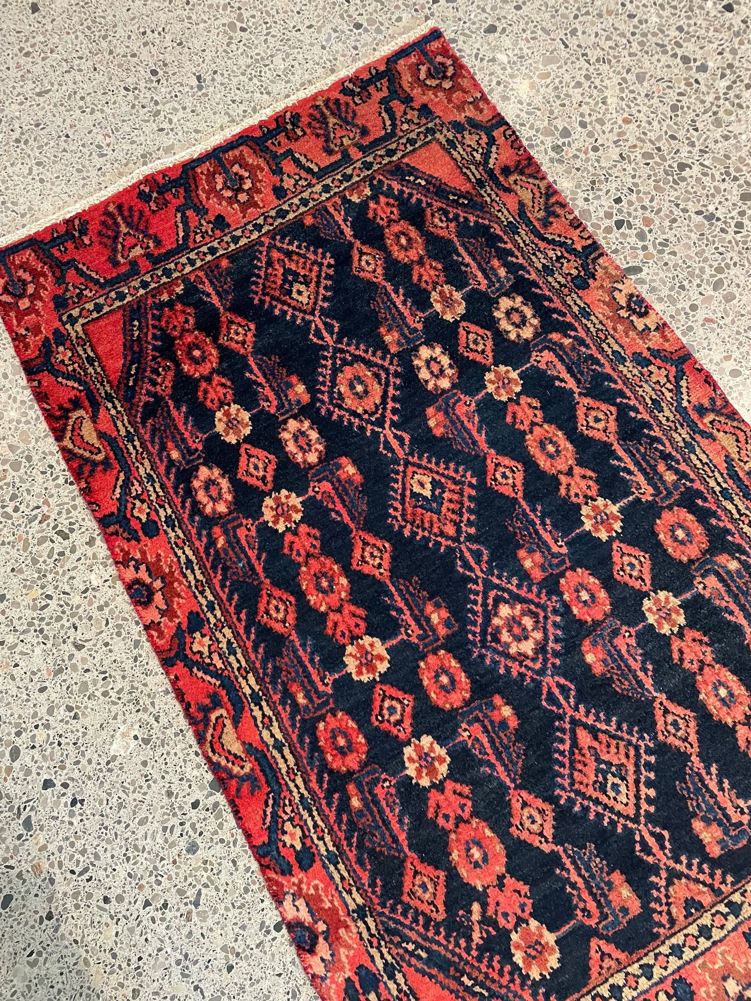 Vintage Hamedan Wool Rug (2'8" x 5'6")