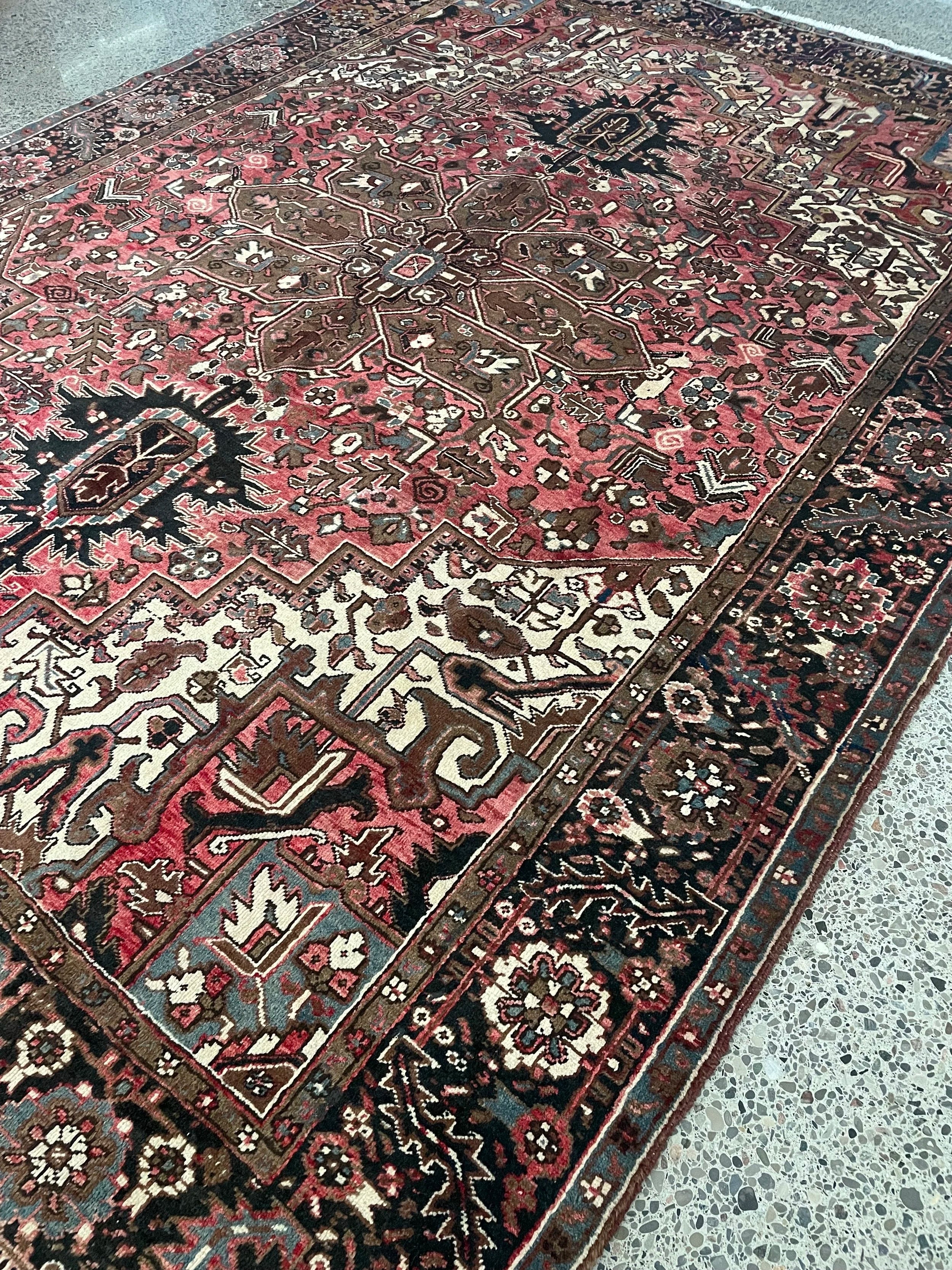 Heriz Wool Rug (7'11" x 10'6")