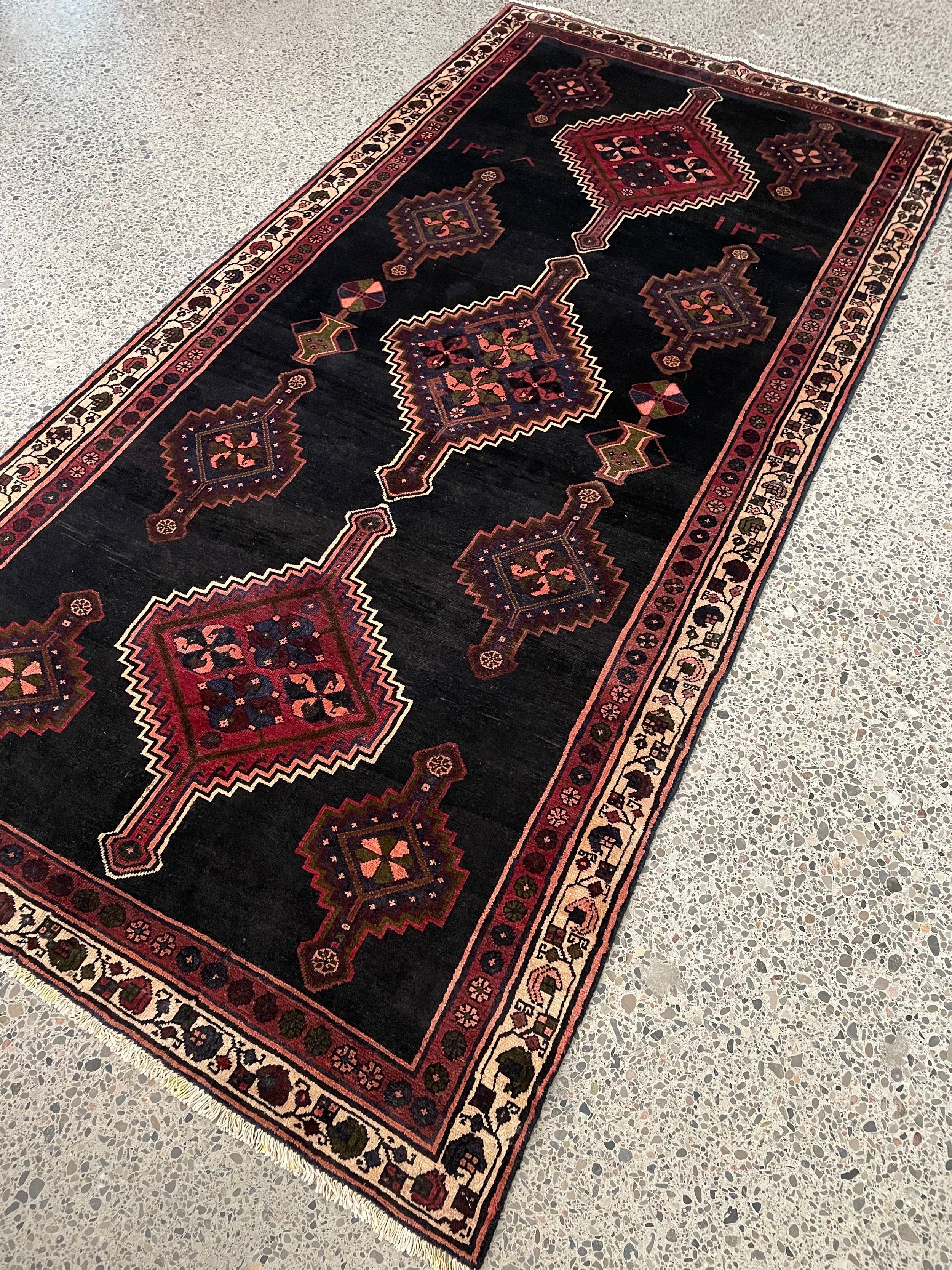 Lori Semi-Antique Rug (4'4" x 8'5")