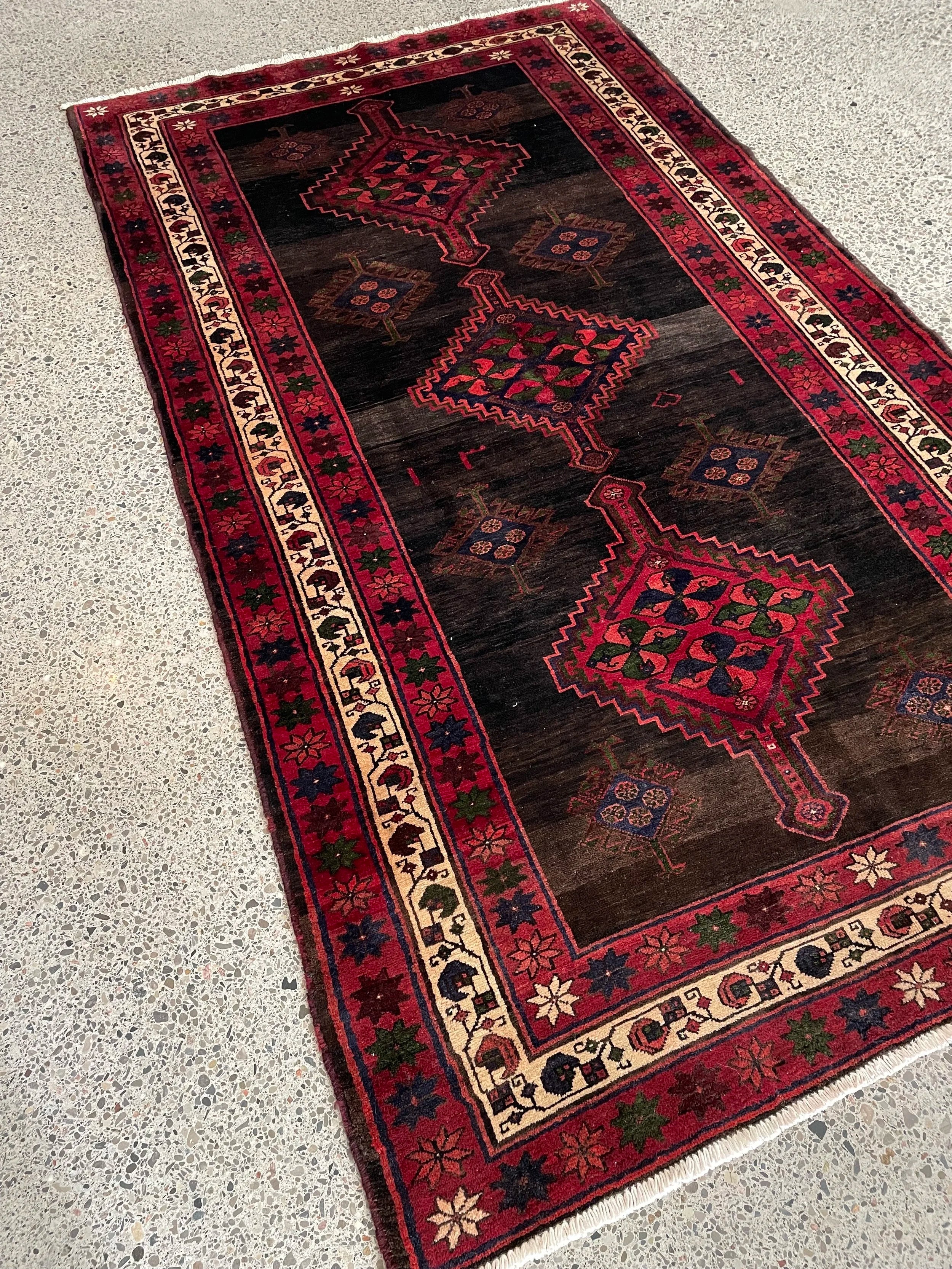 Lori Rug (5'0" x 8'11")