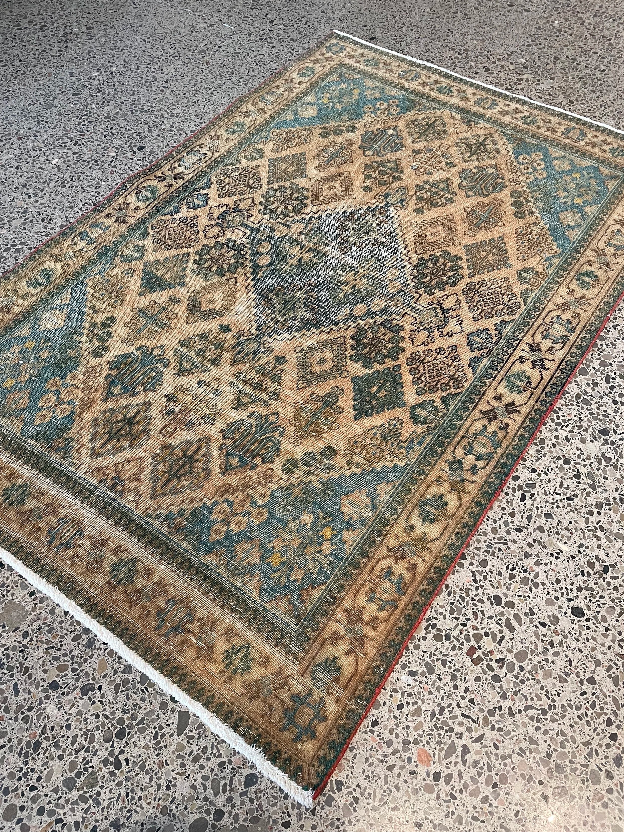 Meymeh Vintage Wool Rug (3'5" x 5'1")