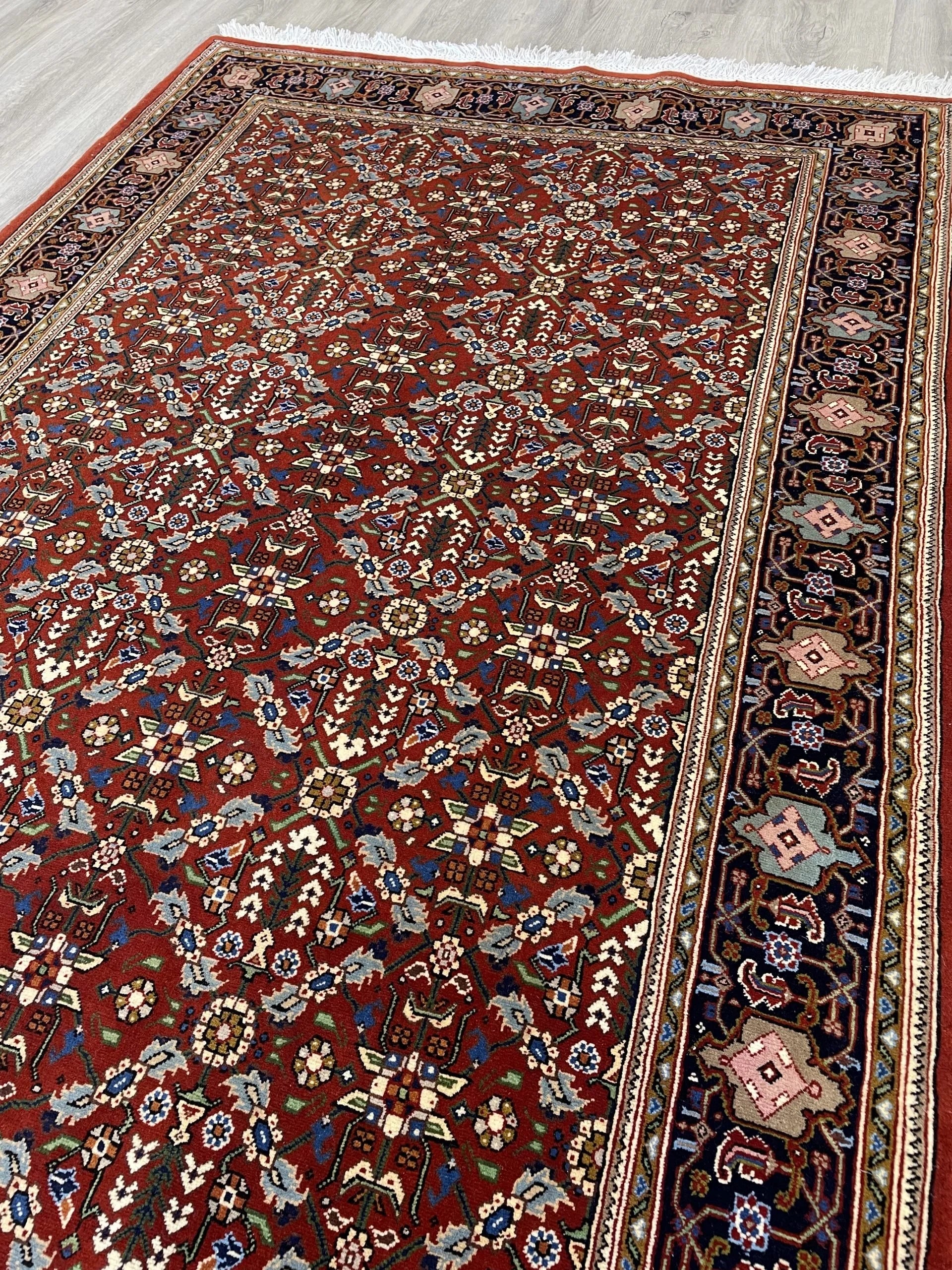 Abadeh Wool Rug (3'9" x 5'7")