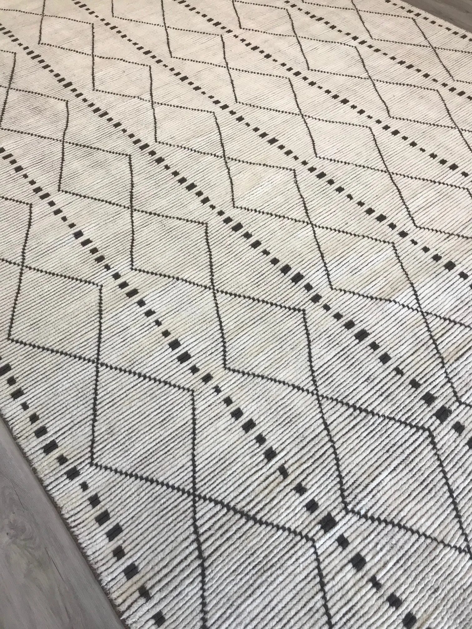 Moroccan Design Wool Rug (8'9" x 11'6")