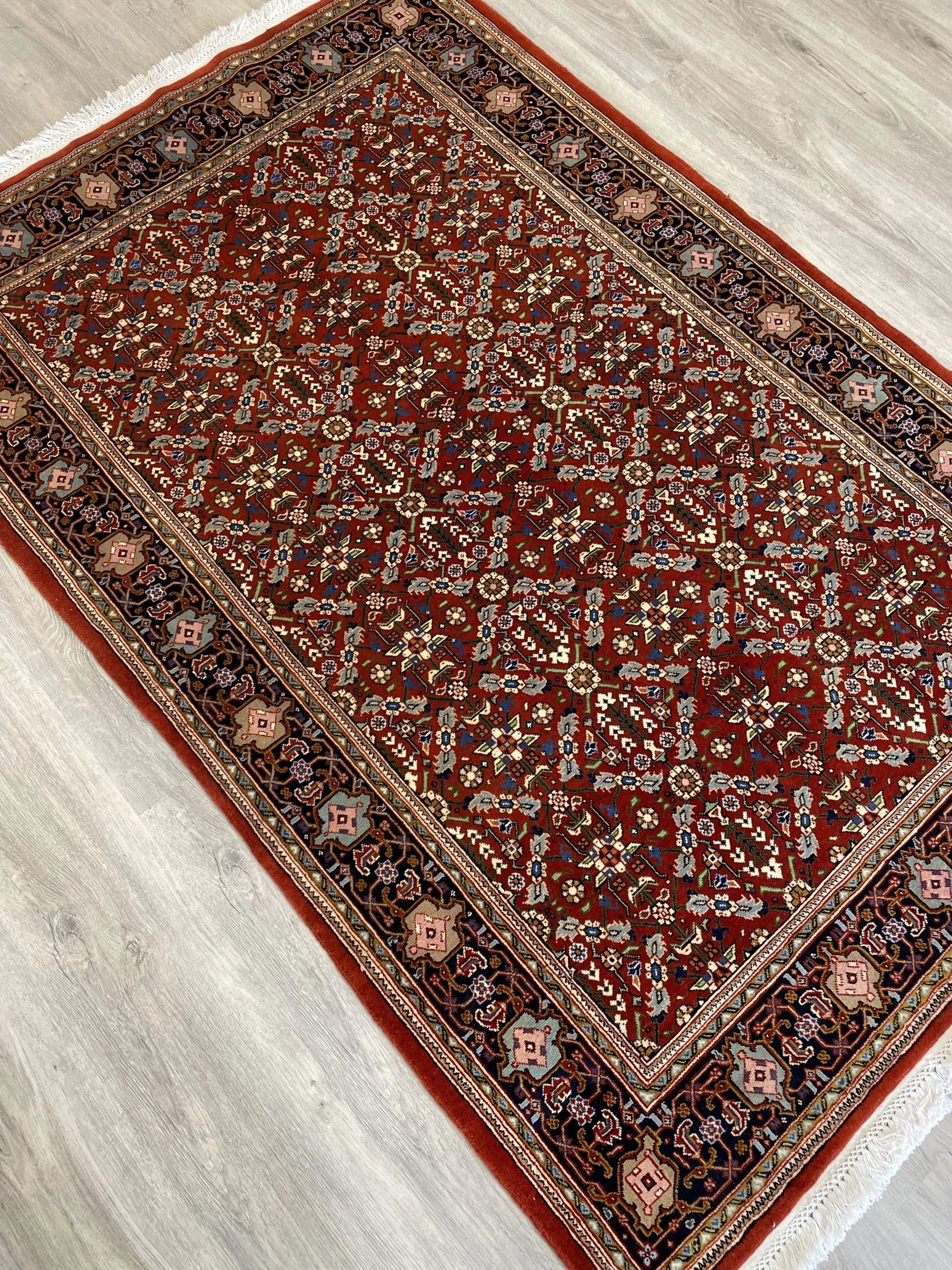 Abadeh Wool Rug (3'9" x 5'7")