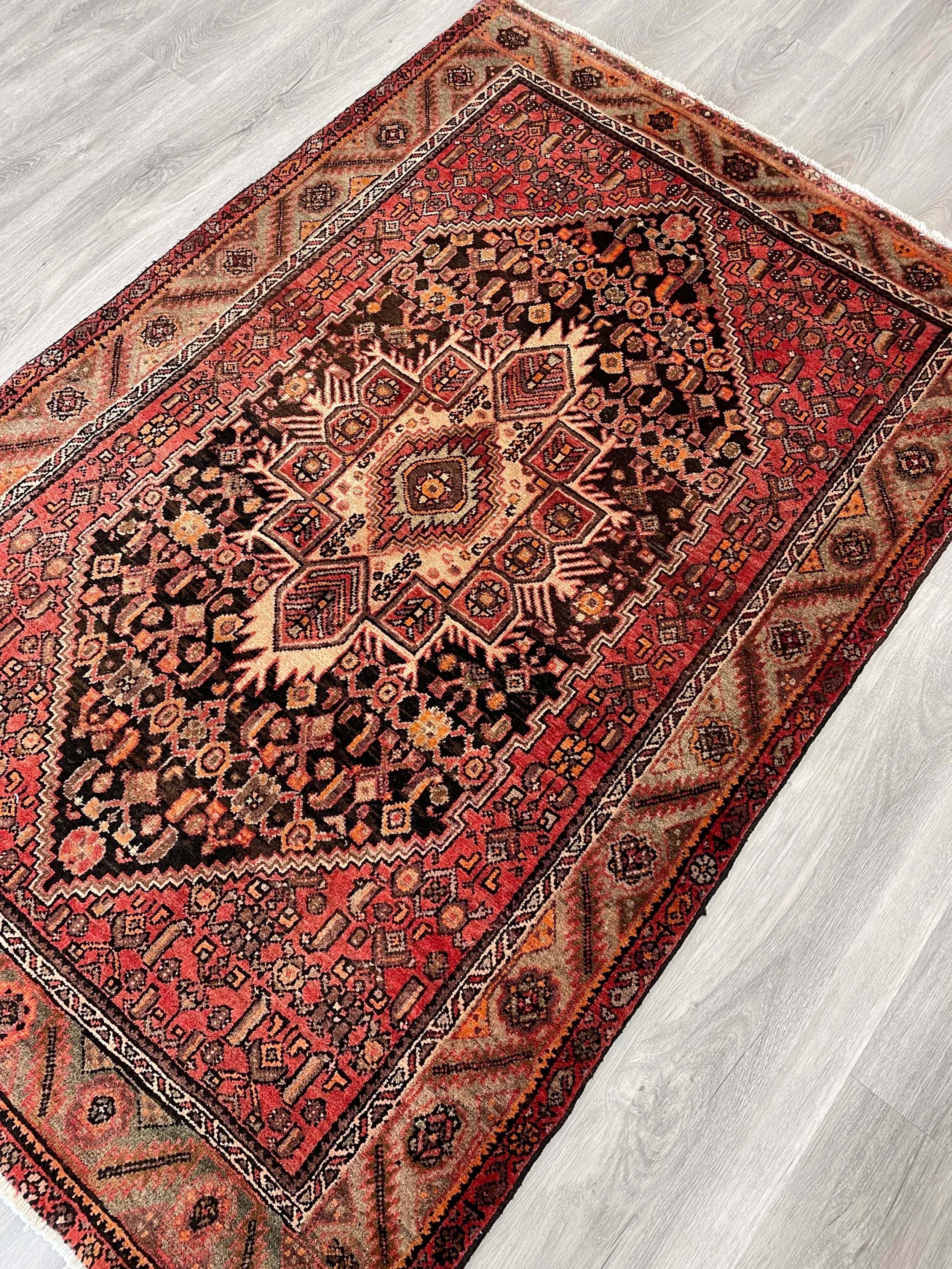 Gholtogh Vintage Wool Rug (3'5" x 5'2")
