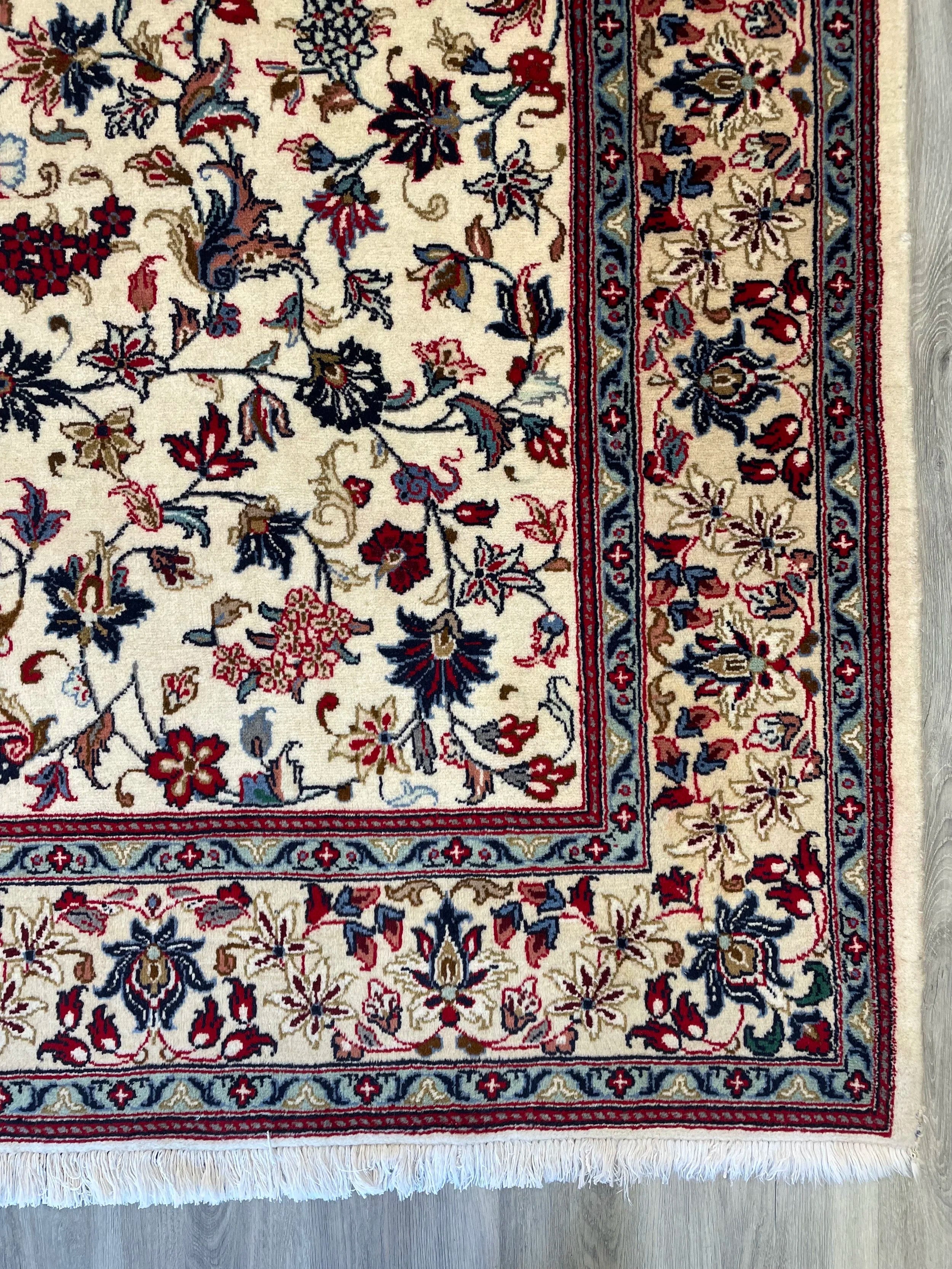 Kashan Vintage Wool Rug (6'6" x 9'11")