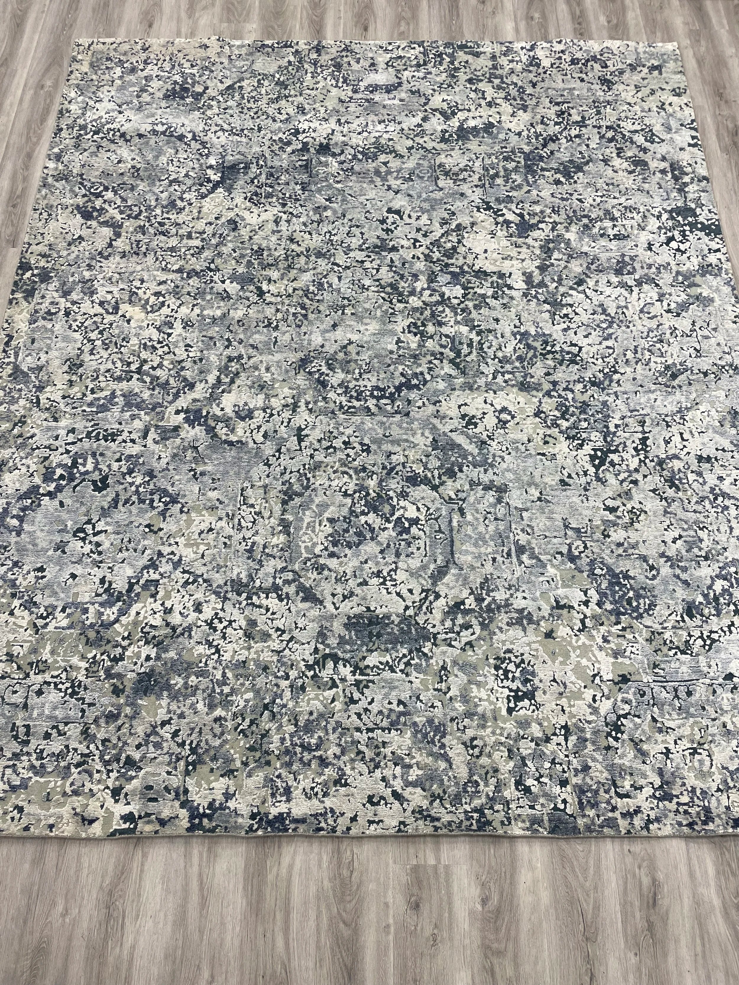 Iceberg Modern Rug (8'2" x 9'10")