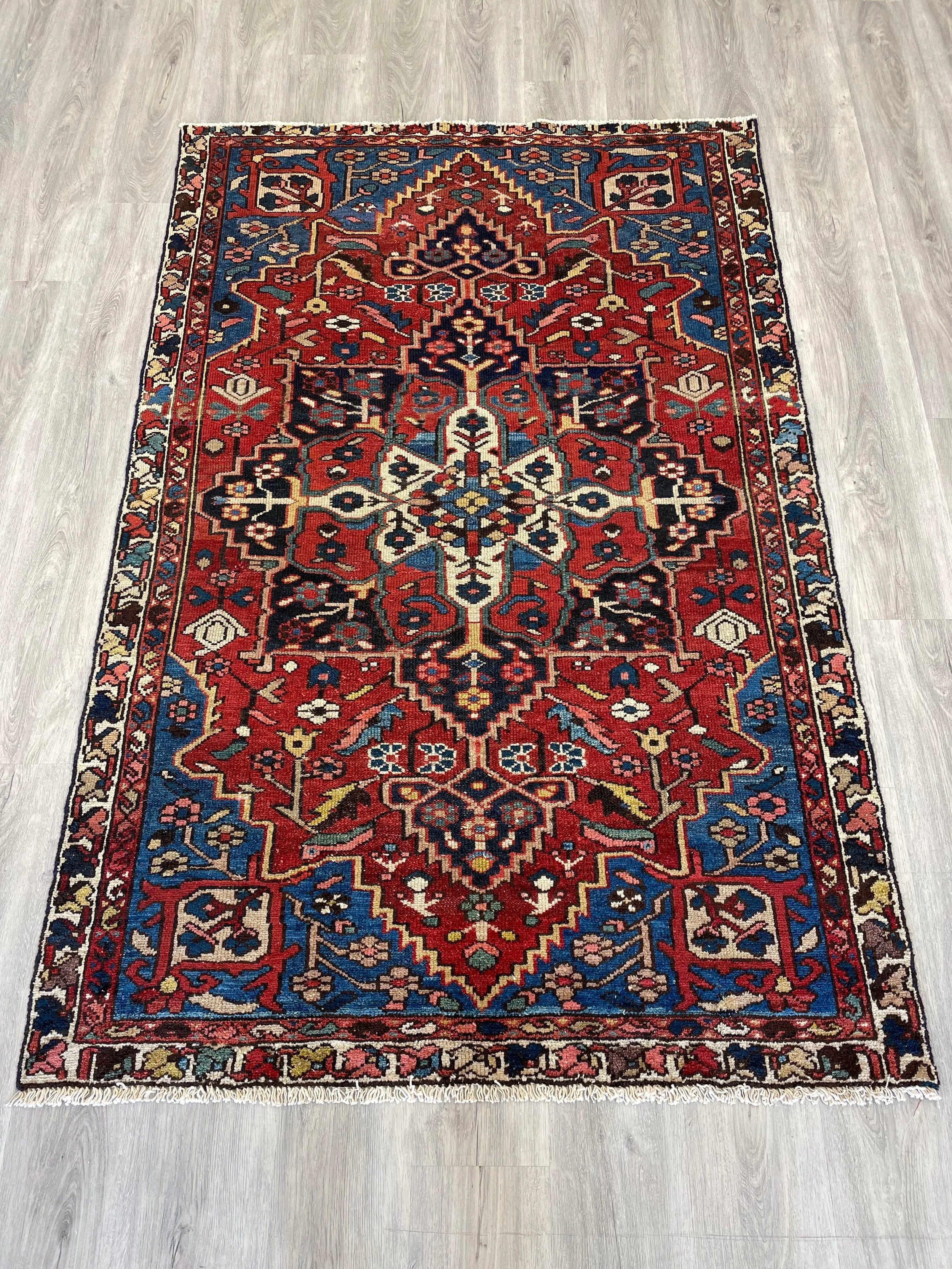 Bakhtiari Semi-Antique Wool Rug (4'1" x 6'3")