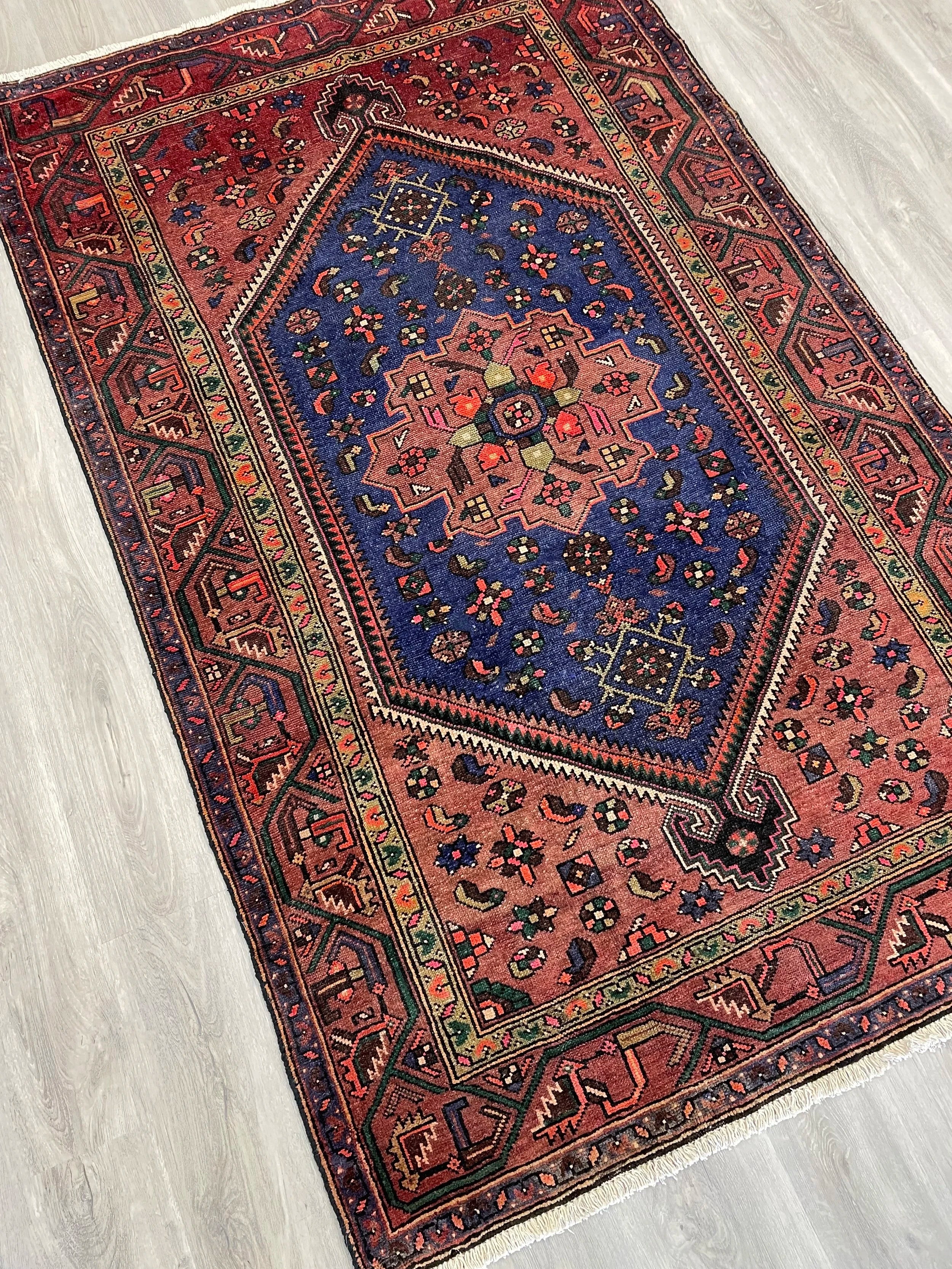 Zanjan Semi-Antique Wool Rug (4'6" x 7'1")