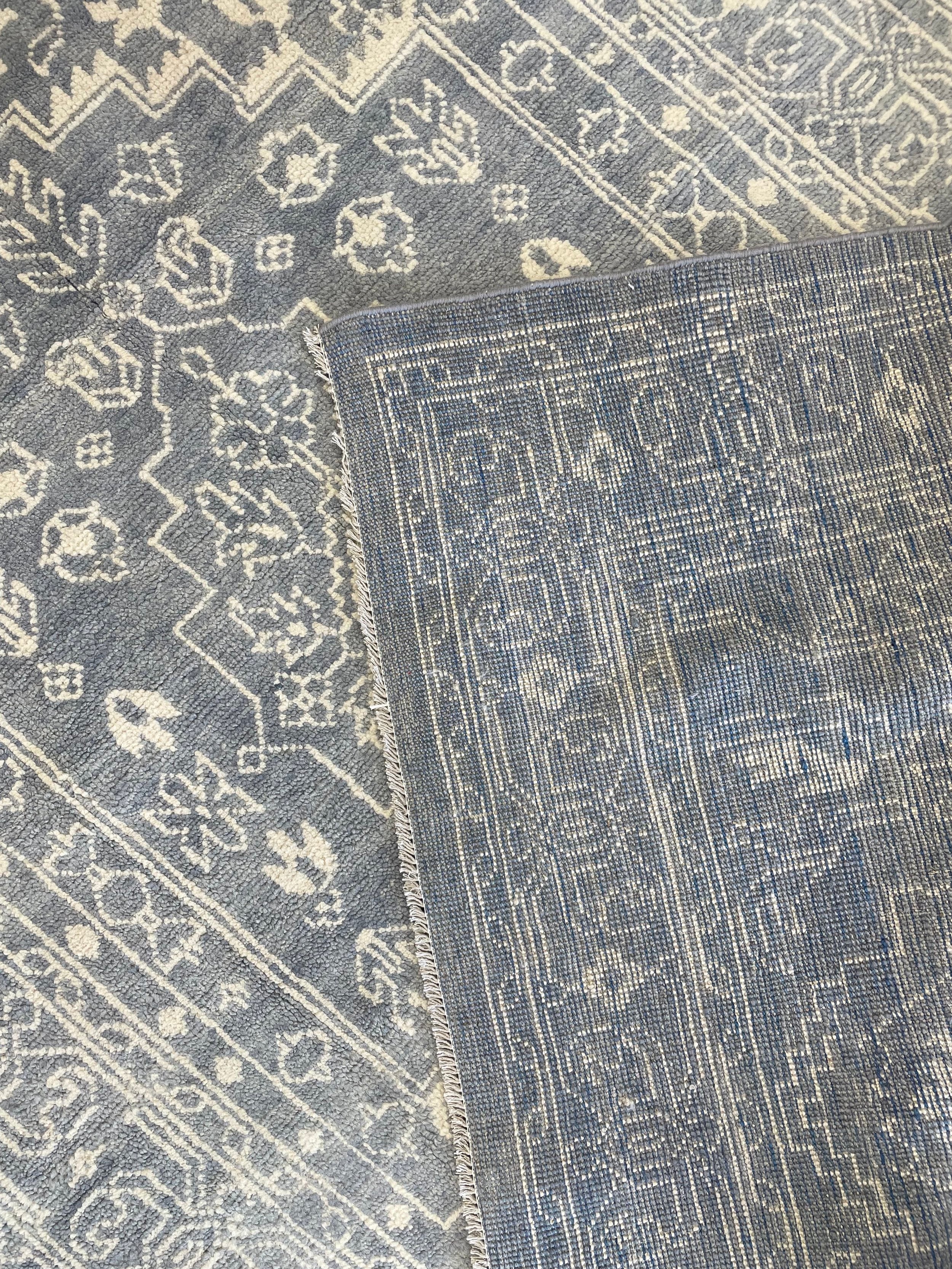 Heritage Collection Wool Rug (5’0” x 8’0”)