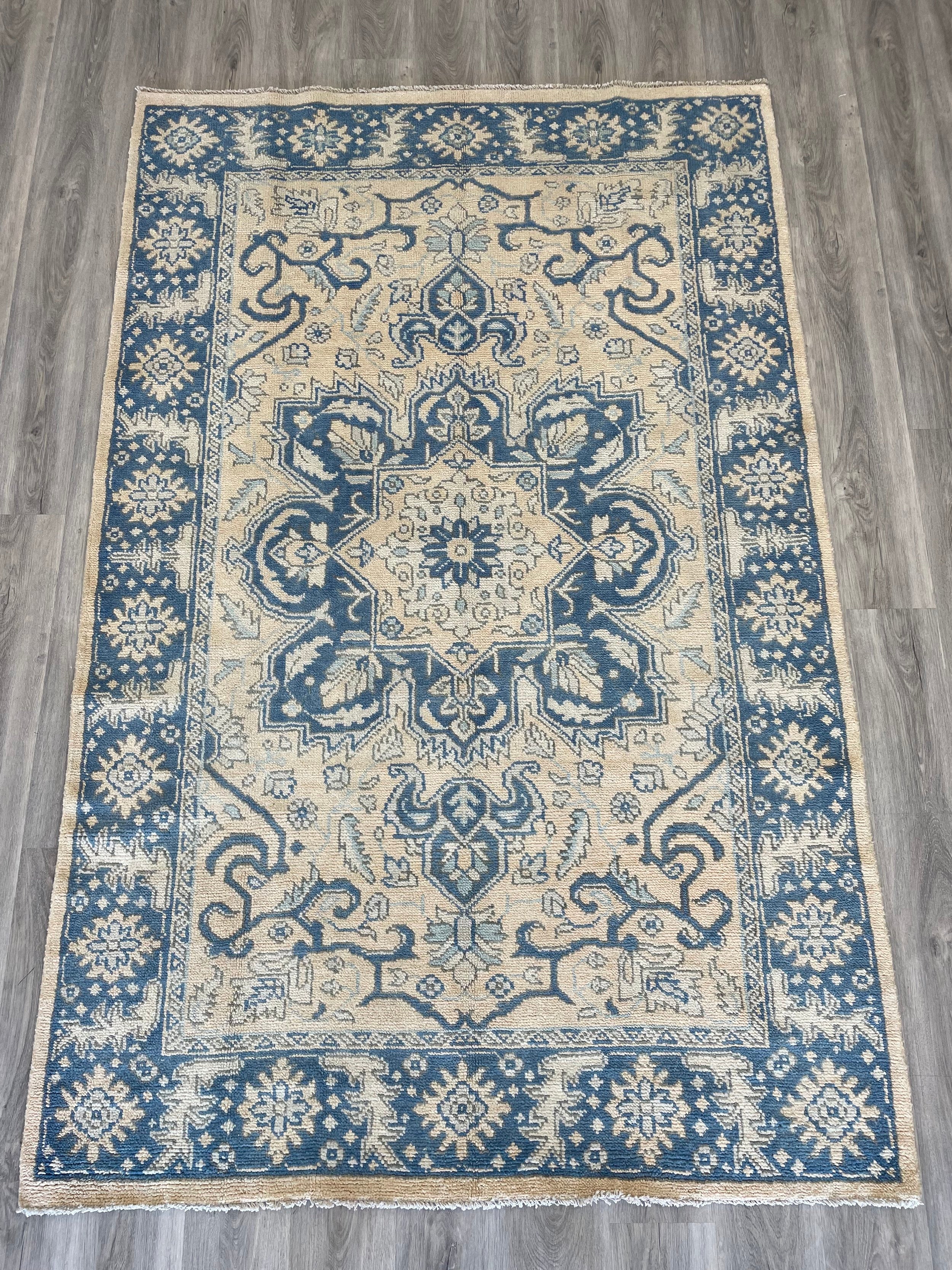 Heritage Collection Wool Rug (5’1” x 7’10”)