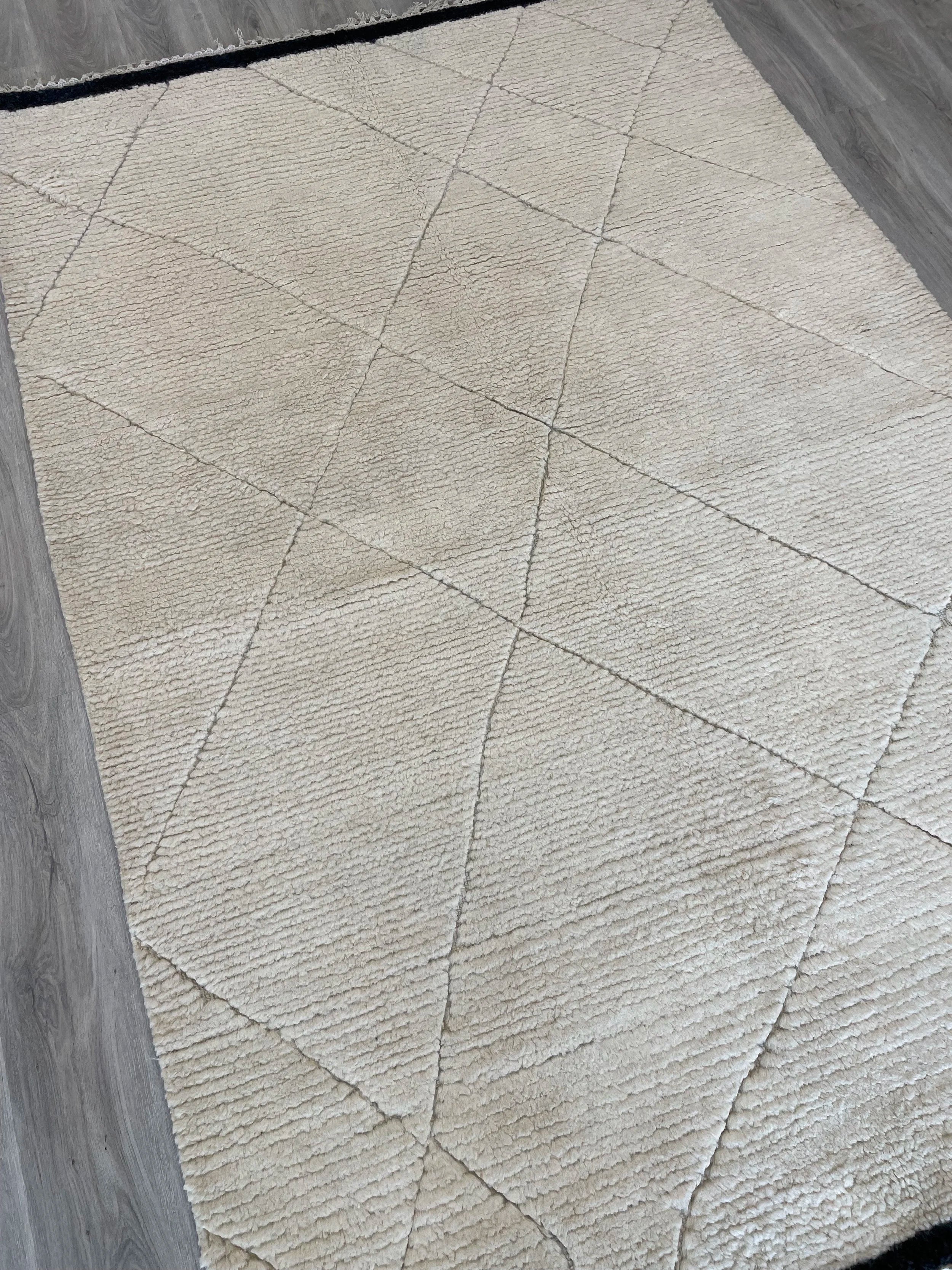 Nomad Collection Neutral Wool Rug (5x8)