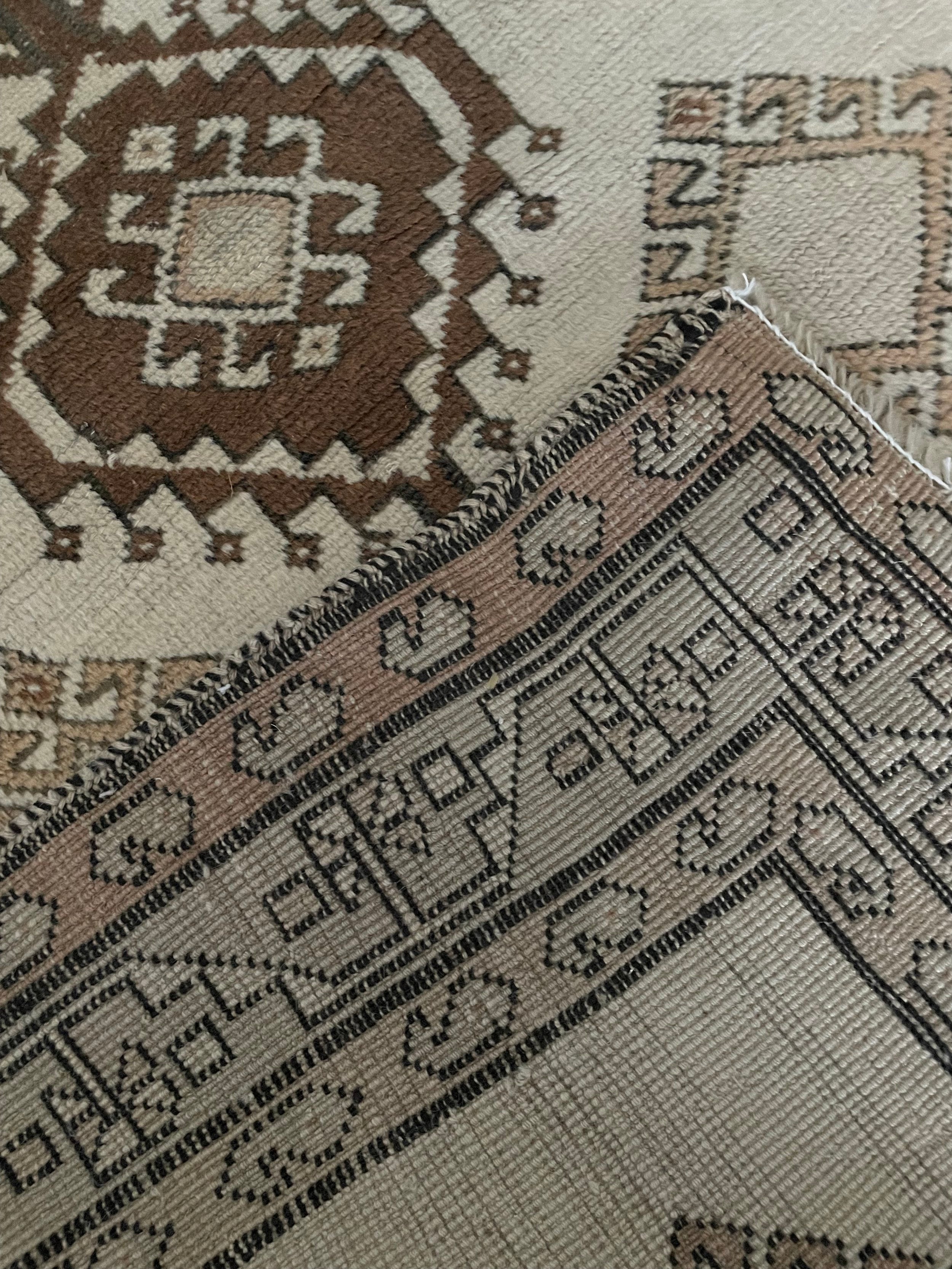 Shiraz Vintage Wool Rug (3'4" x 6'5")