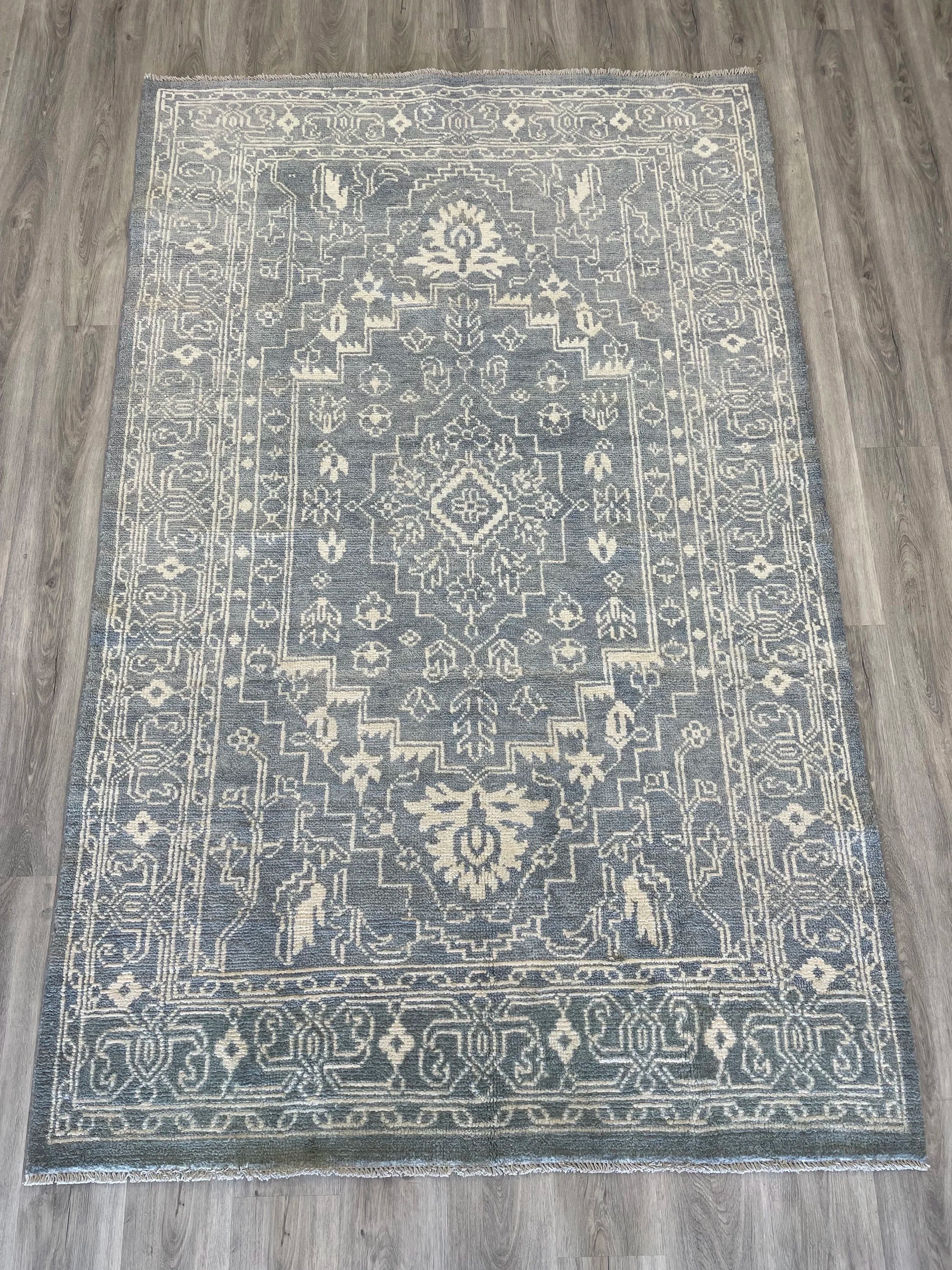 Heritage Collection Wool Rug (5’0” x 8’0”)