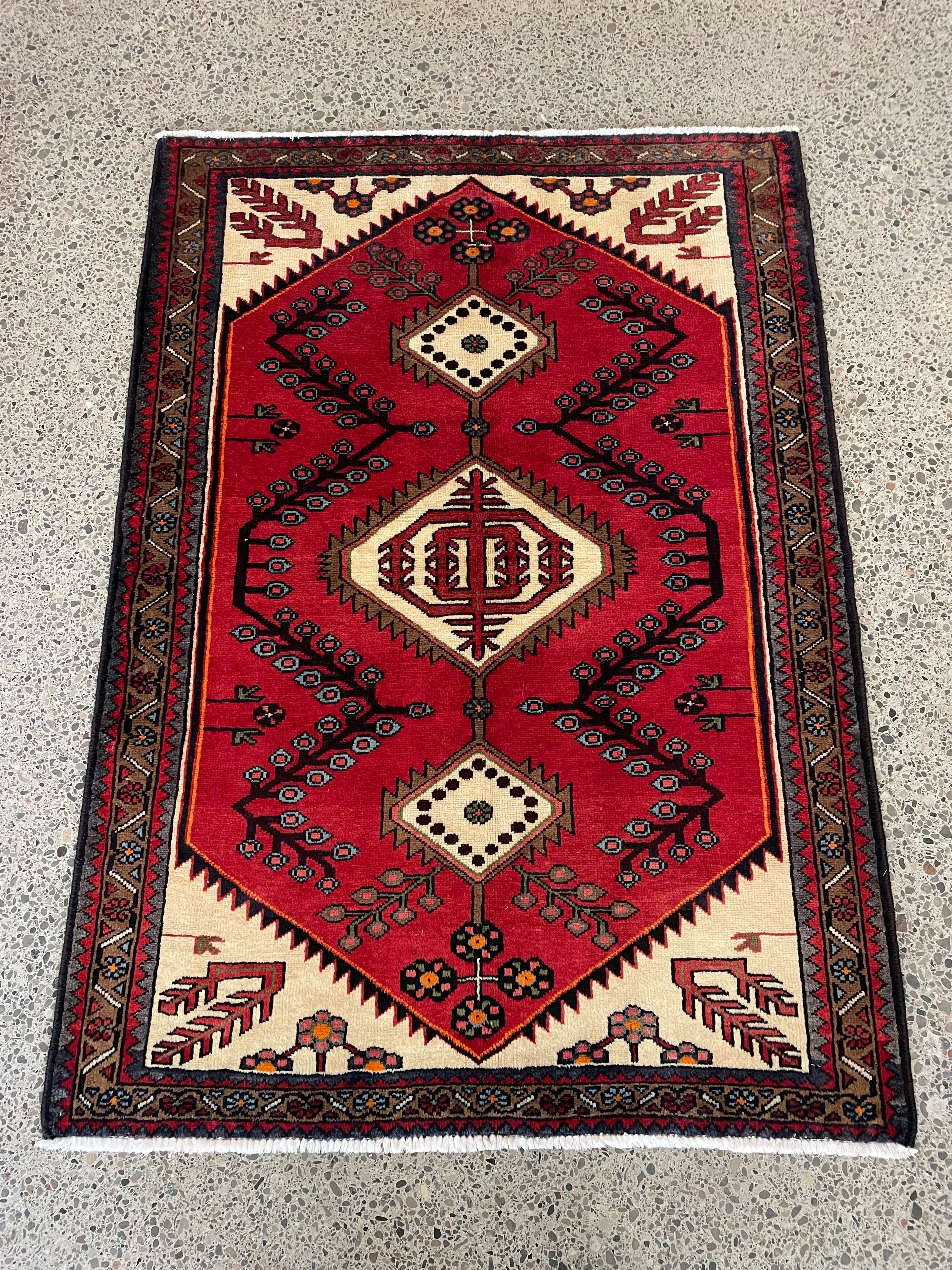 Saveh Wool Rug (3'8" x 5'2")
