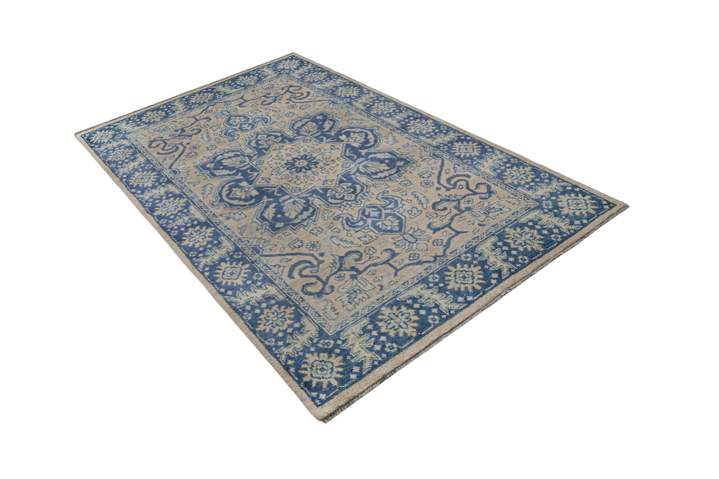 Heritage Collection Wool Rug (5’1” x 7’10”)