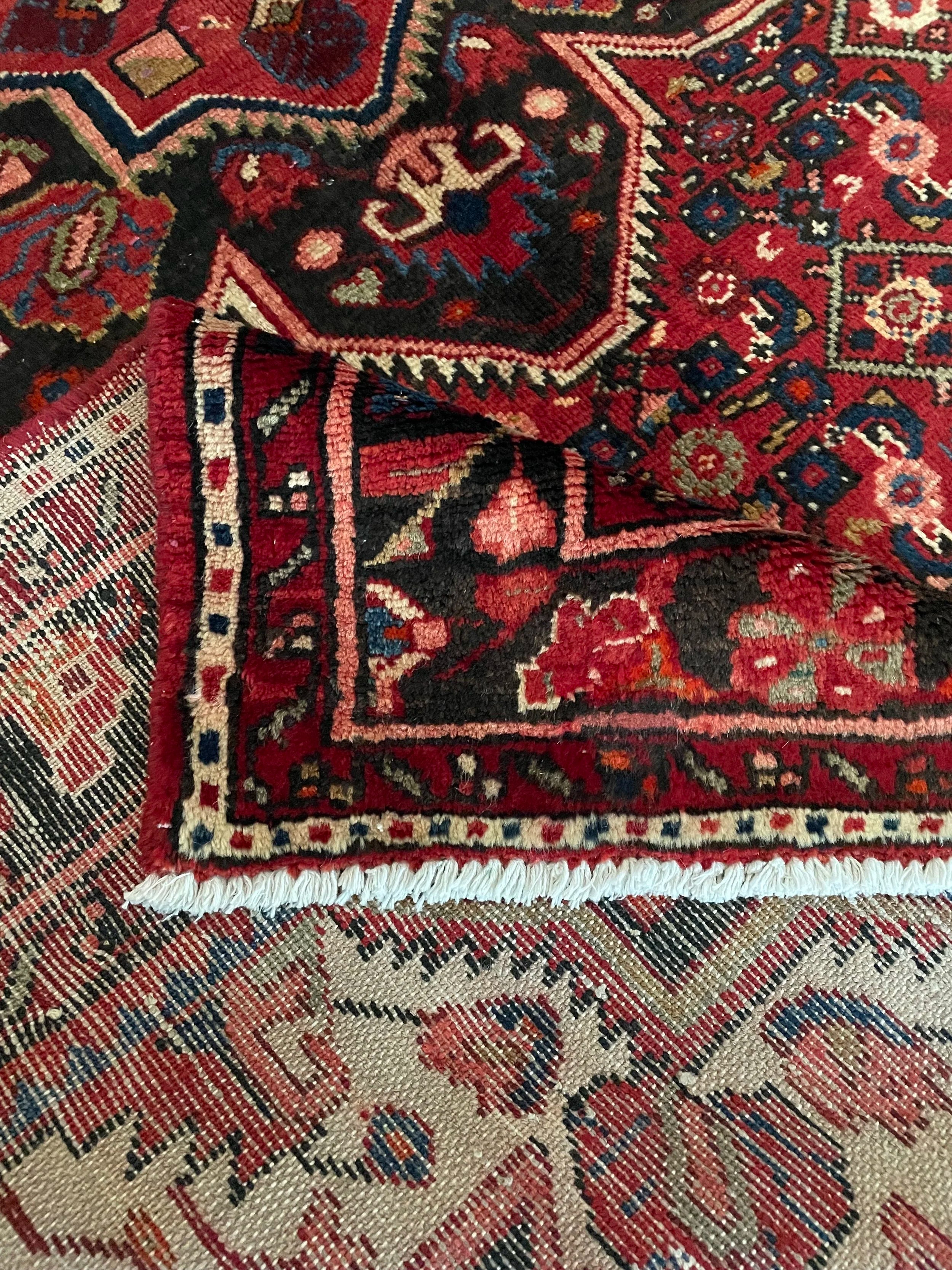Hosseinabad Wool Rug (4'9" x 7'3")