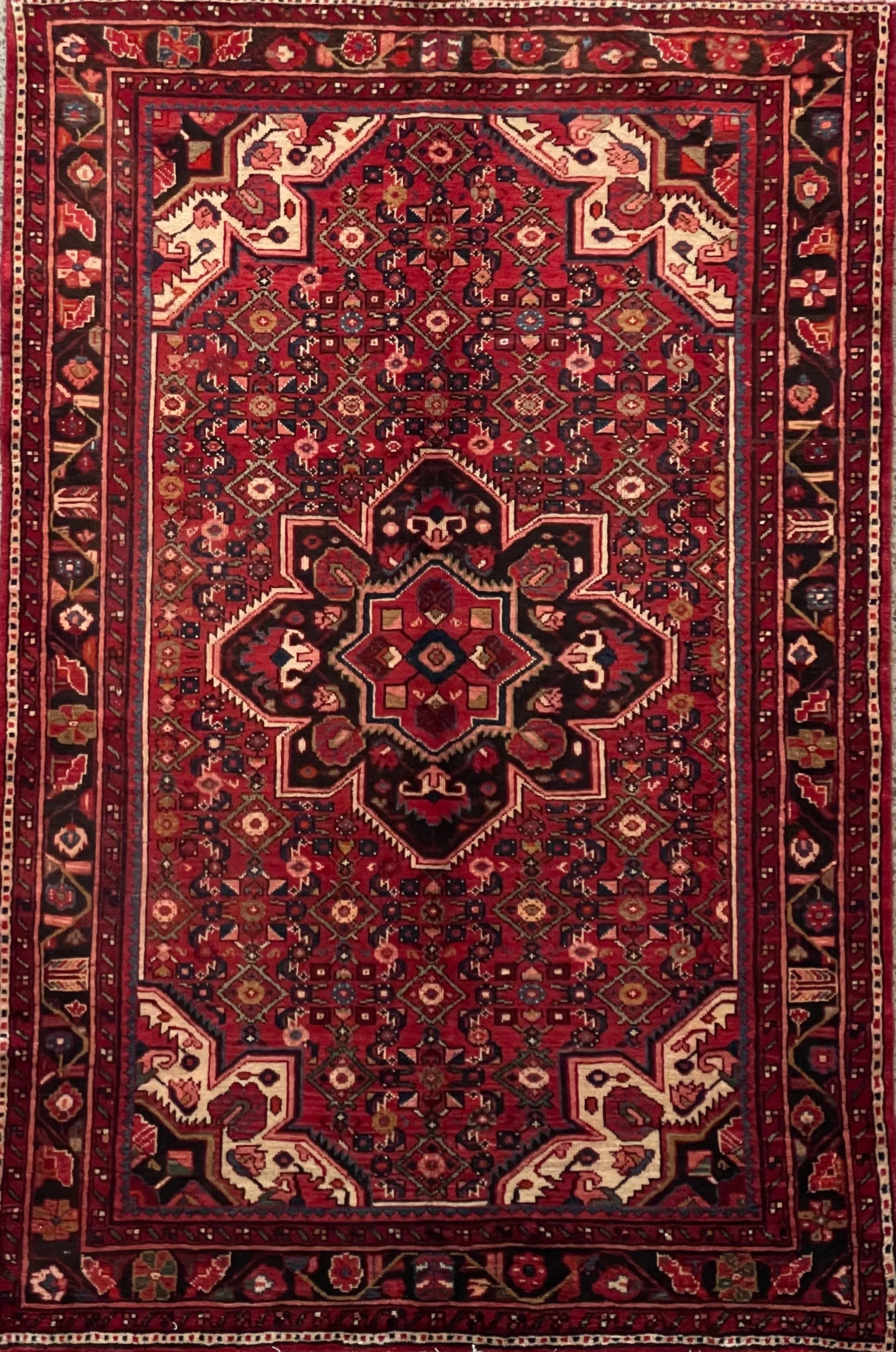 Hosseinabad Wool Rug (4'9" x 7'3")