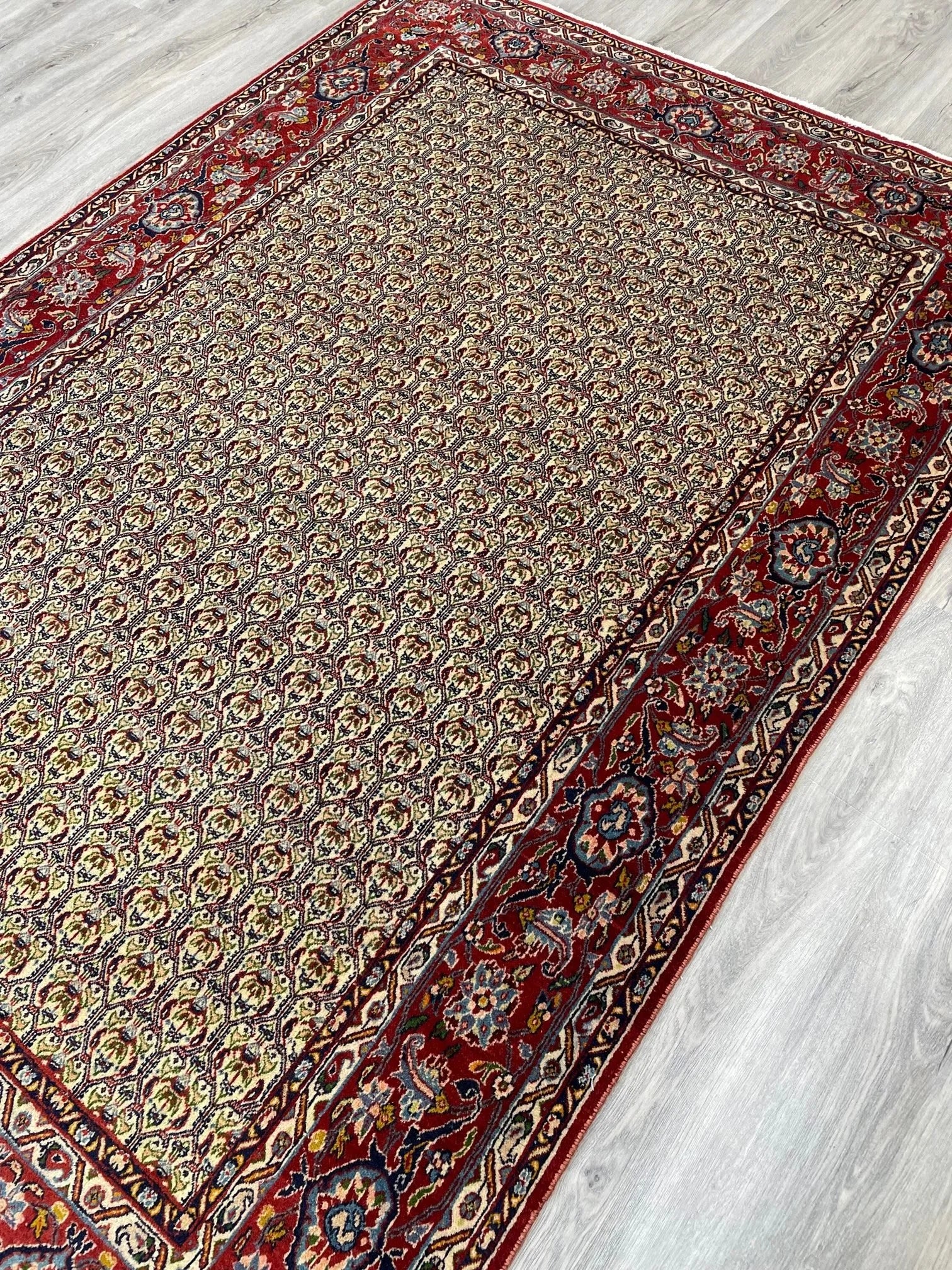 Isfahan Semi-Antique Wool Rug (4'8" x 7'3")