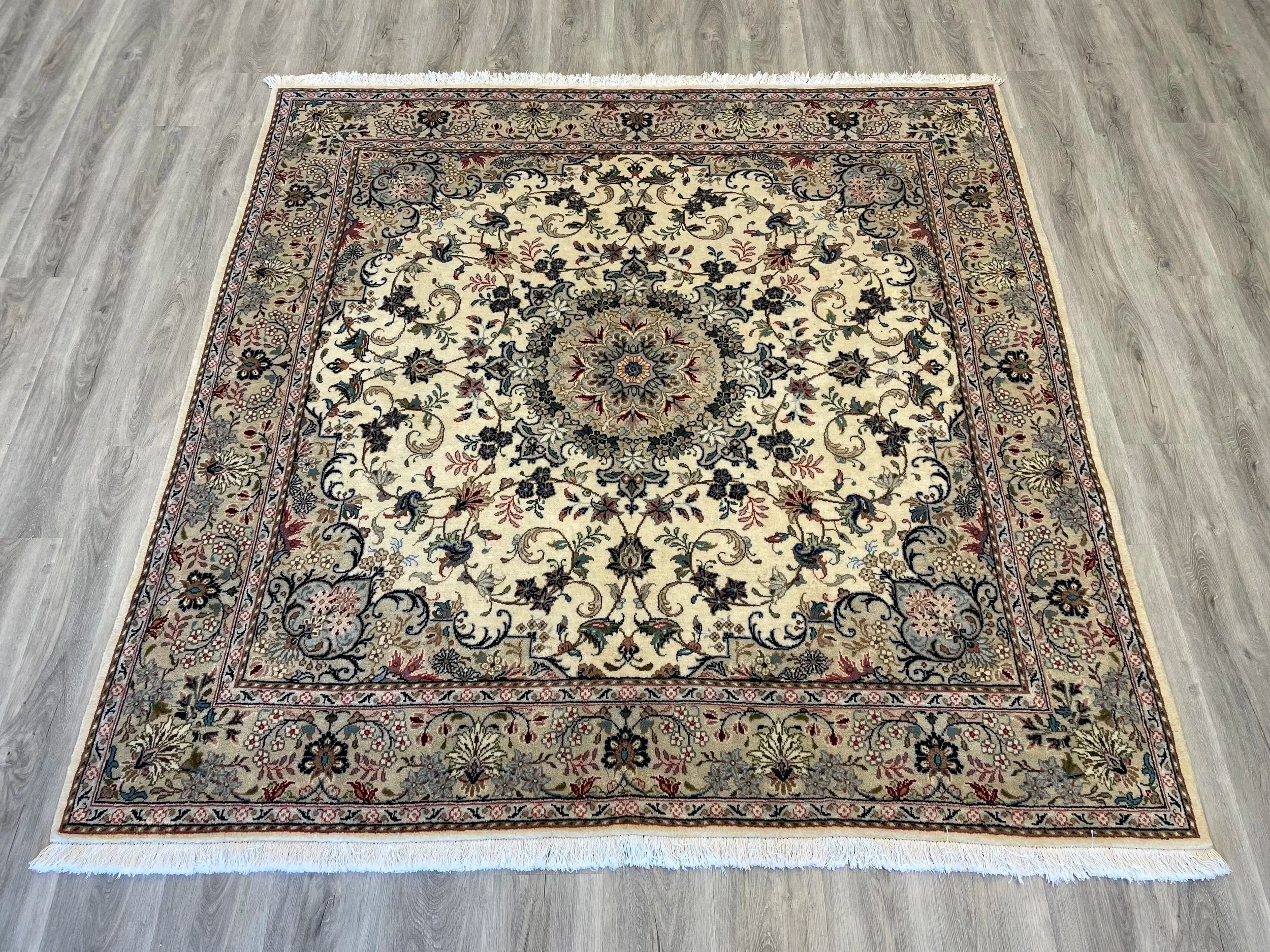Kashan Yazd Wool Rug (6'5" x 6'5")