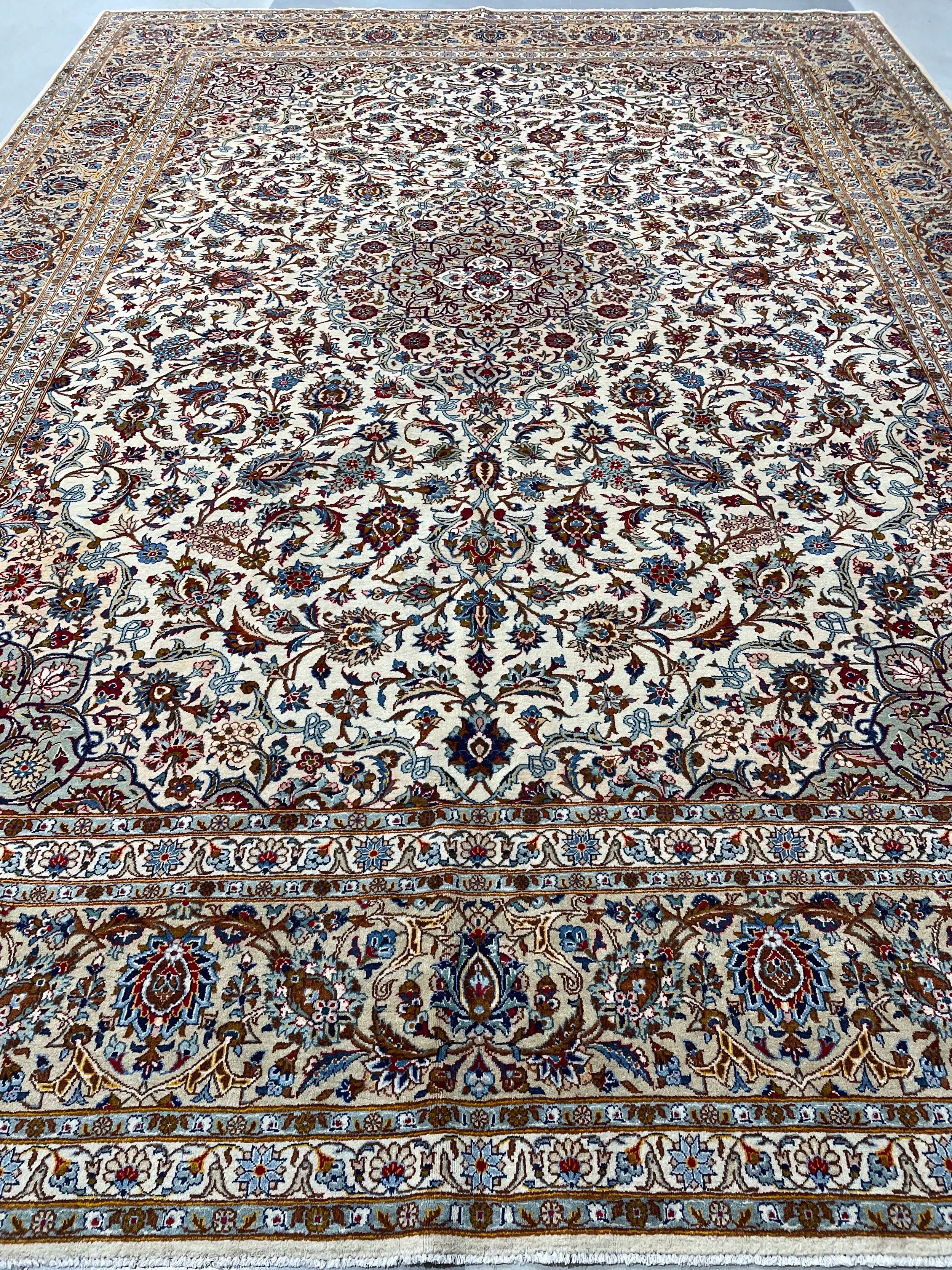Kashan Semi-Antique Wool Rug (10'7" x 14'7")
