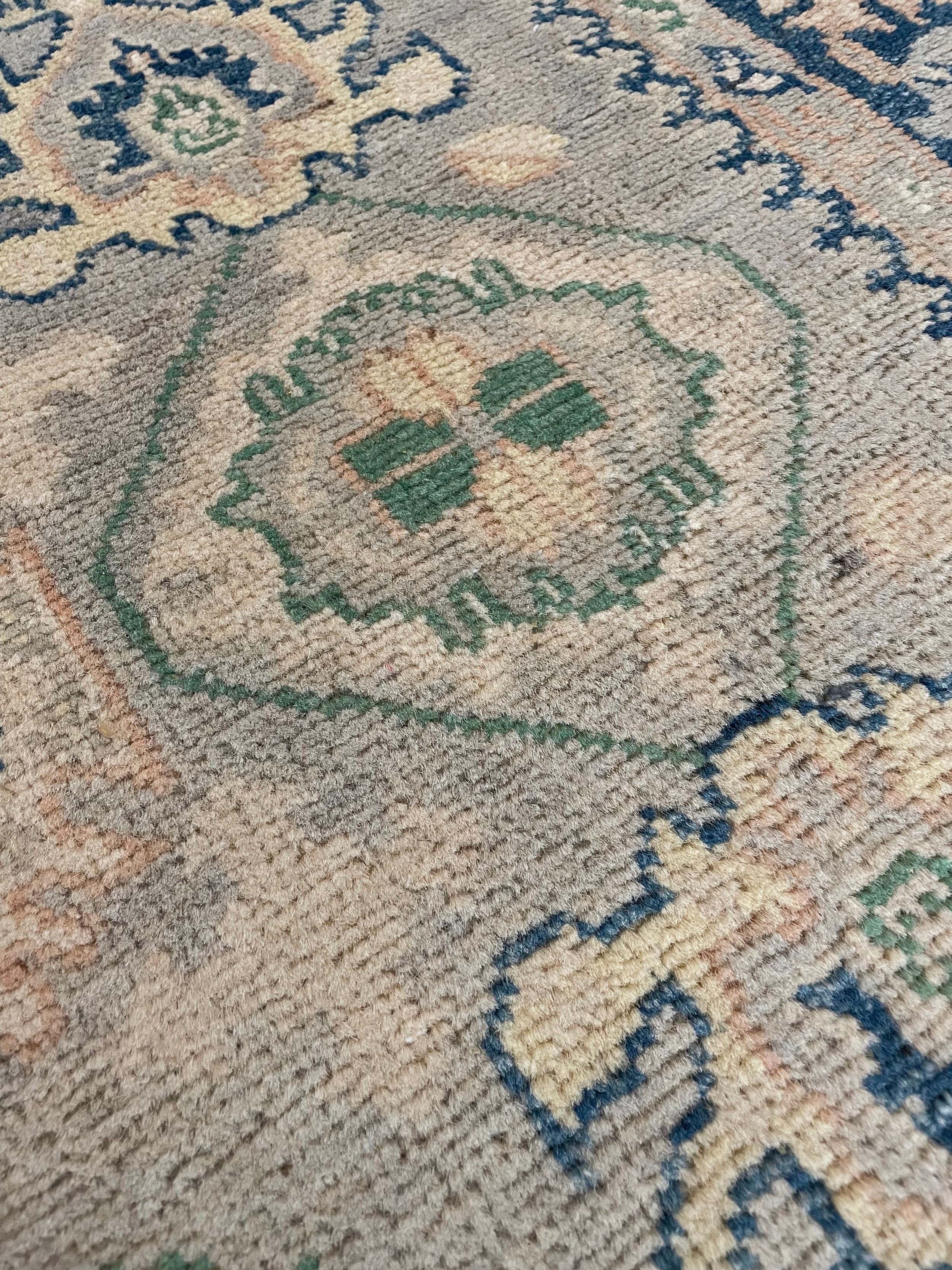 Kazak Wool Rug (4'1" x 6'2")