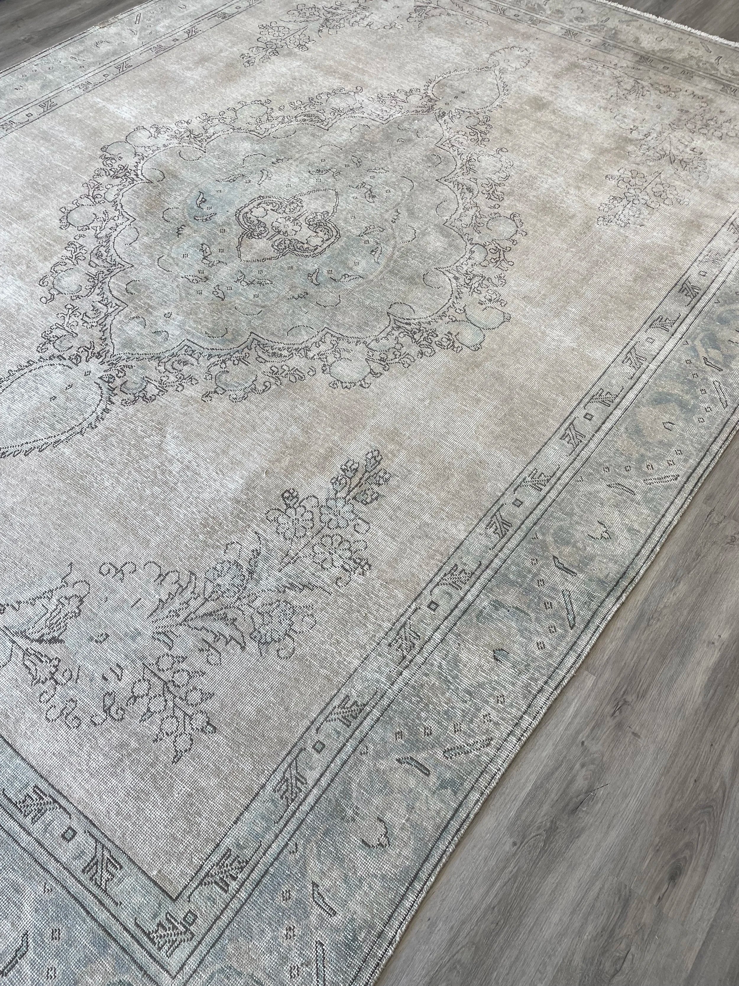 Muted Vintage Wool Rug (9'5" x 12'6")