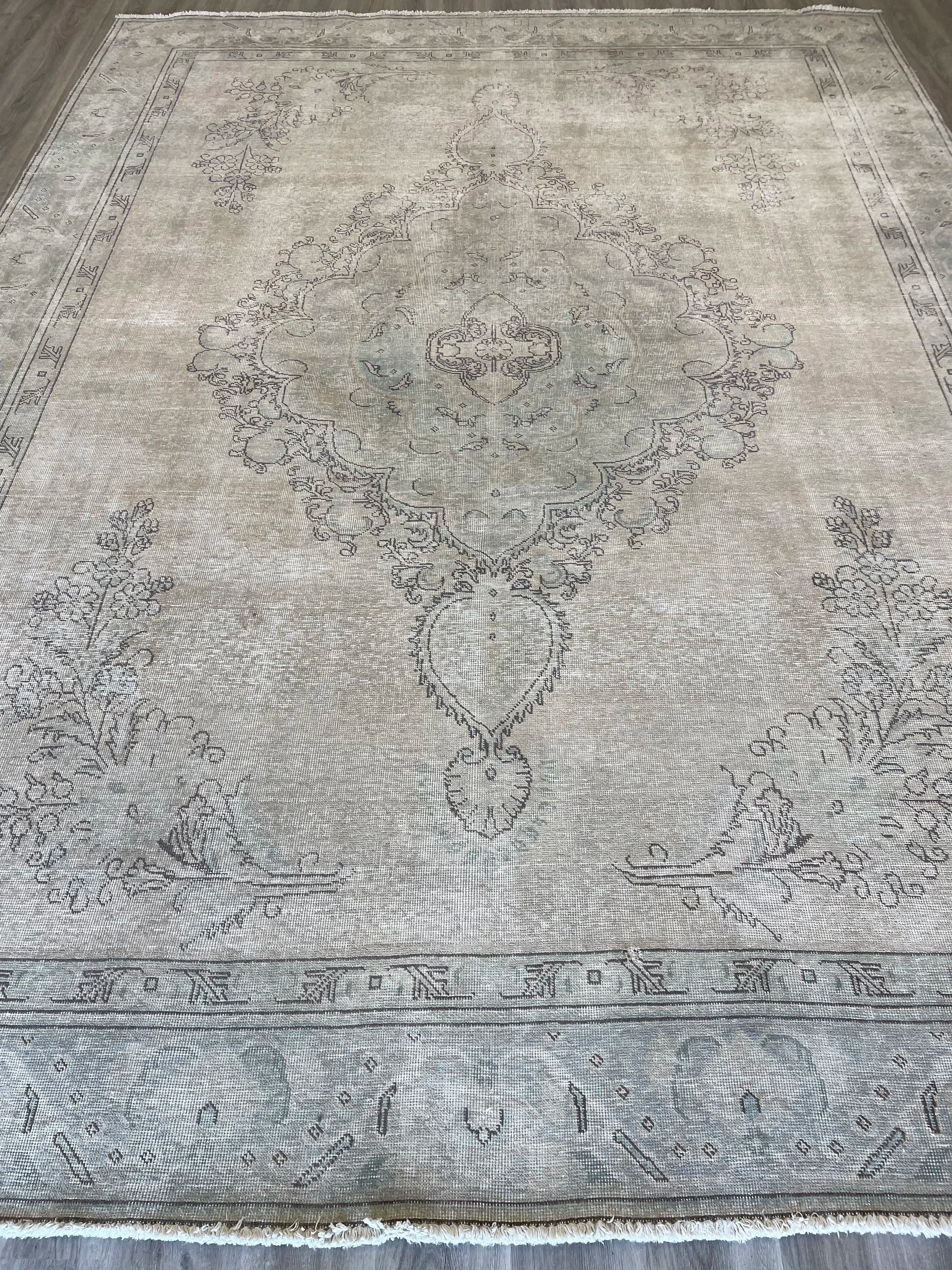 Muted Vintage Wool Rug (9'5" x 12'6")