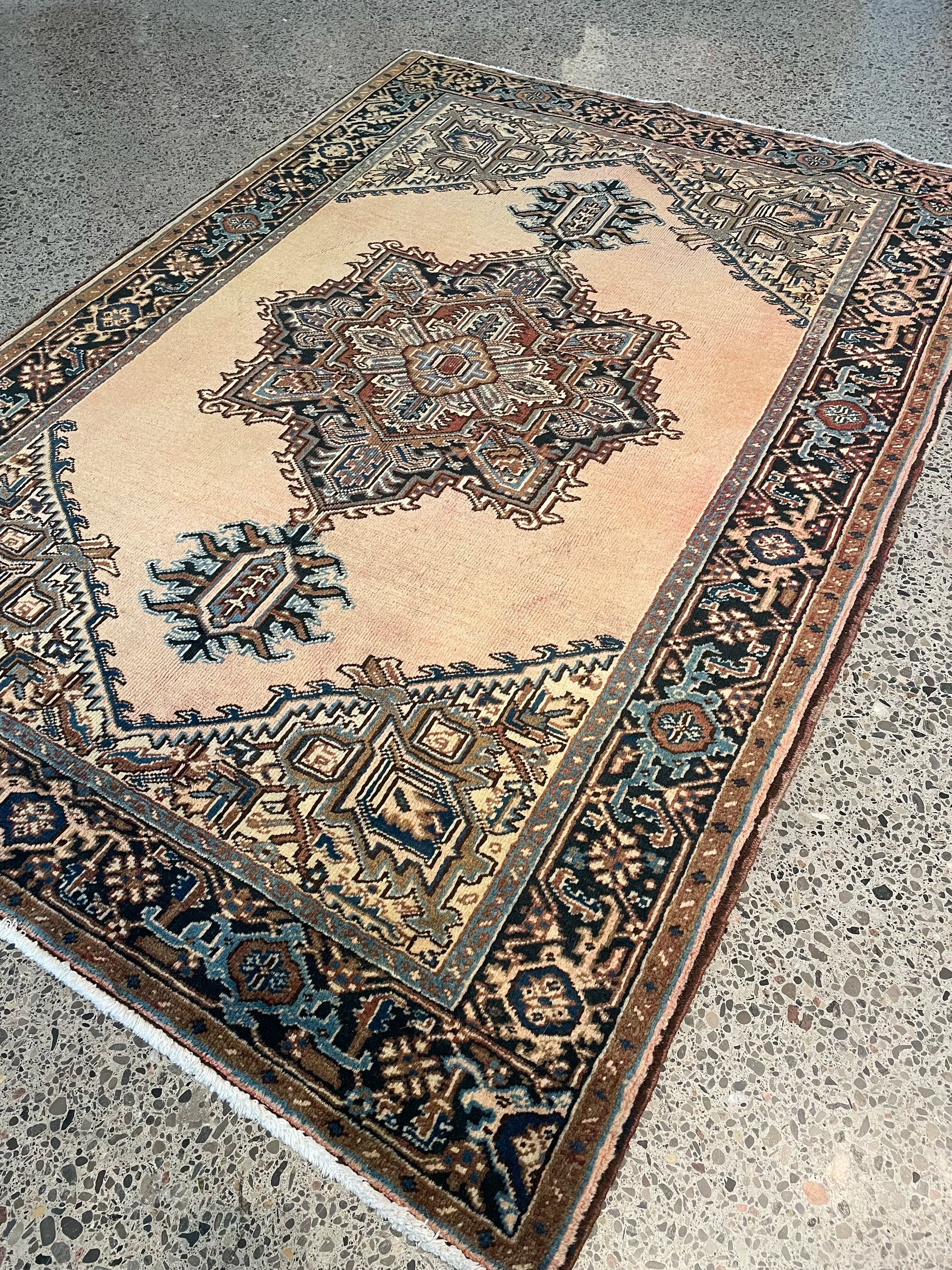 Heriz Semi-Antique Wool Rug (4'7" x 6'7")