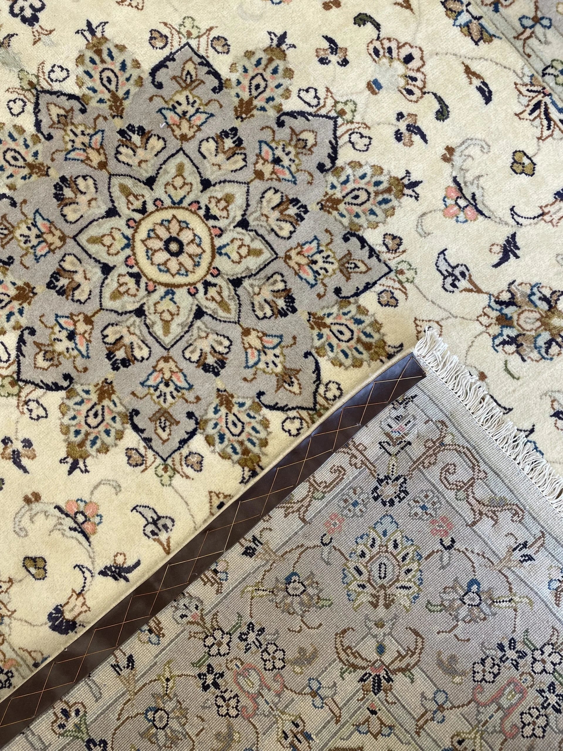 Cream Kashan Wool Rug (4'6" x 7'1")
