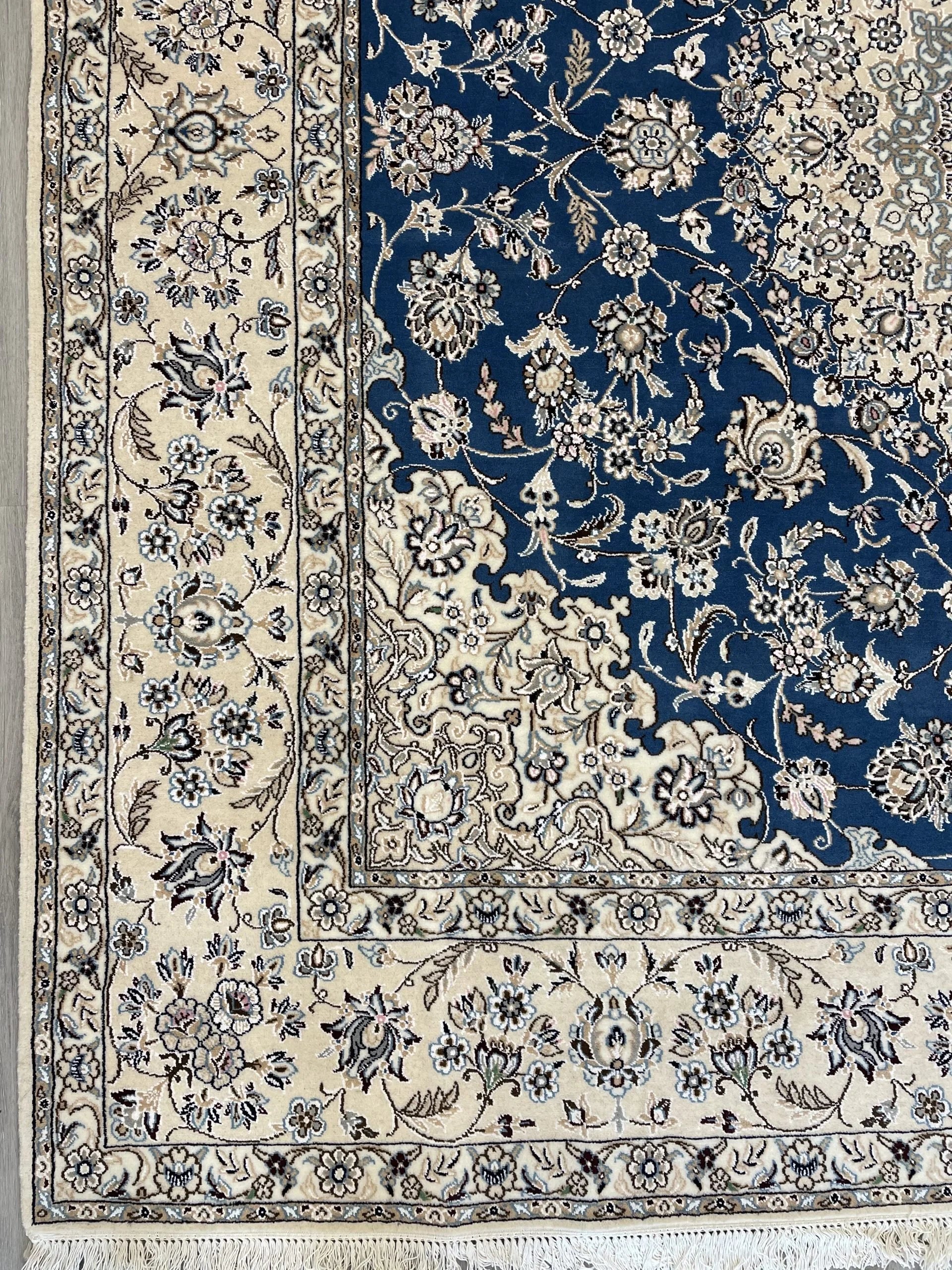 Naeen Wool & Silk Rug (8'3" x 8'3")